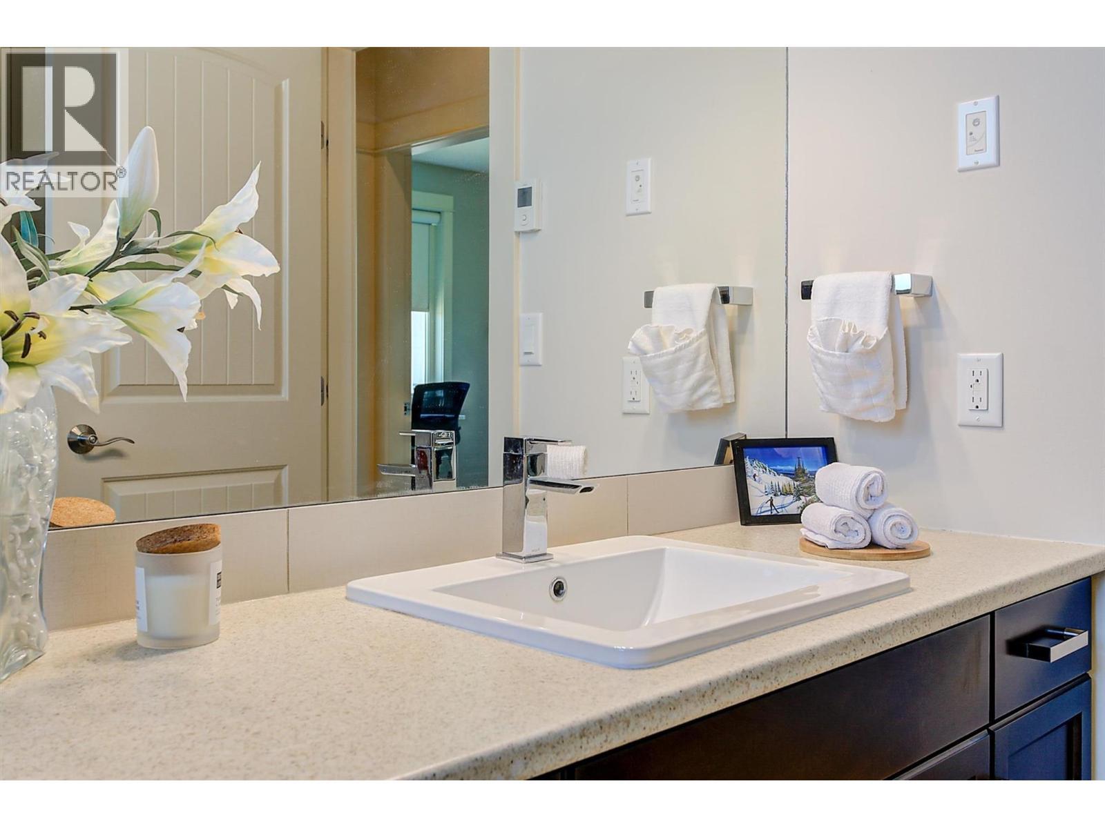 2191 Salerno Court, Kelowna, BC - Indoor Photo Showing Bathroom