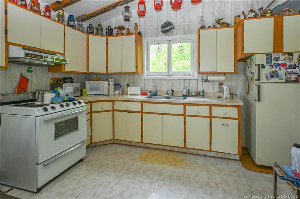 7934 Rue Saint-Paul St, Bas-Caraquet, NB