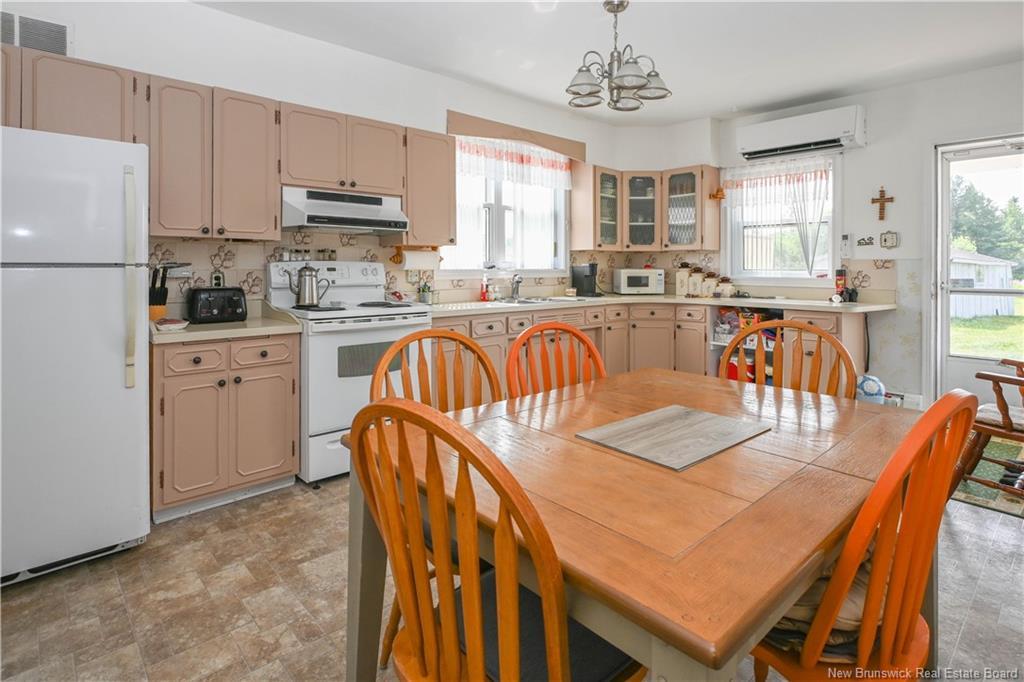 7934 Rue Saint-Paul St, Bas-Caraquet, NB