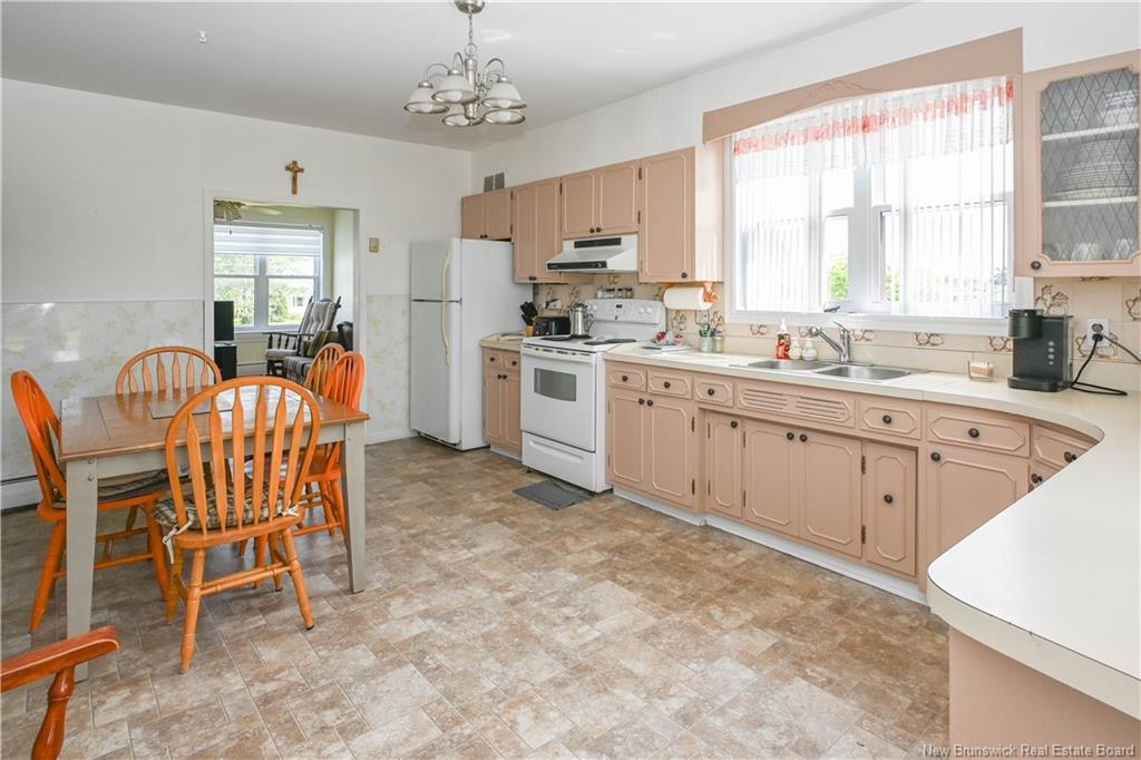 7934 Rue Saint-Paul St, Bas-Caraquet, NB