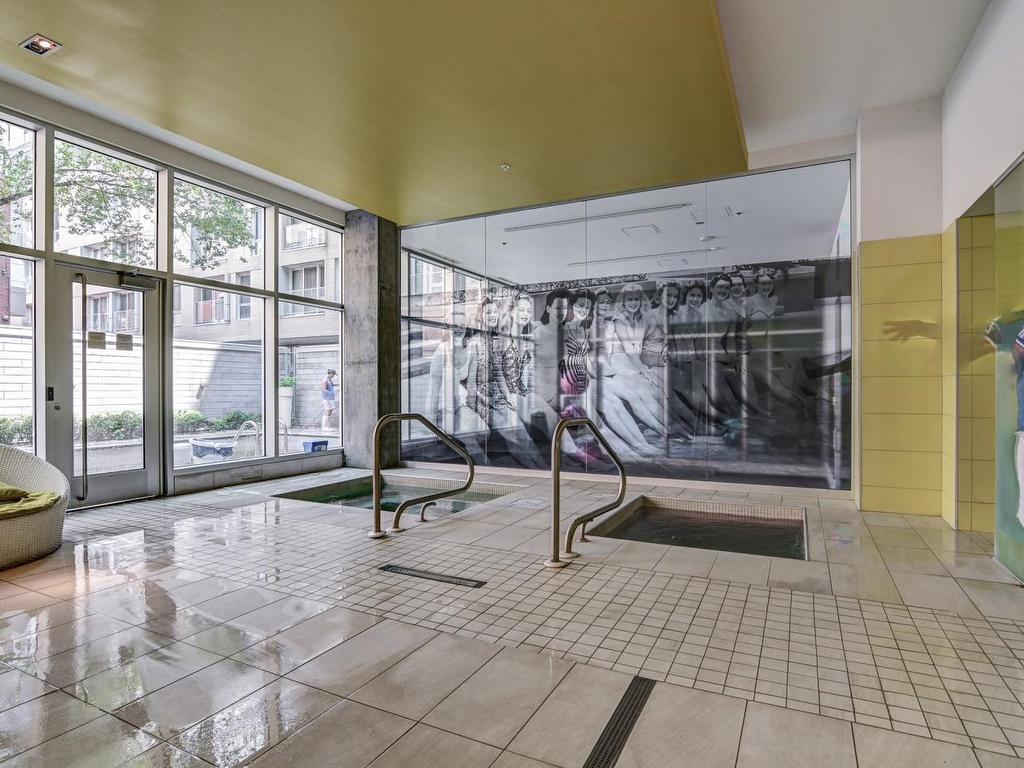 - 602-1414 Rue Chomedey, Montréal (Ville-Marie), QC - Indoor Photo Showing Other Room