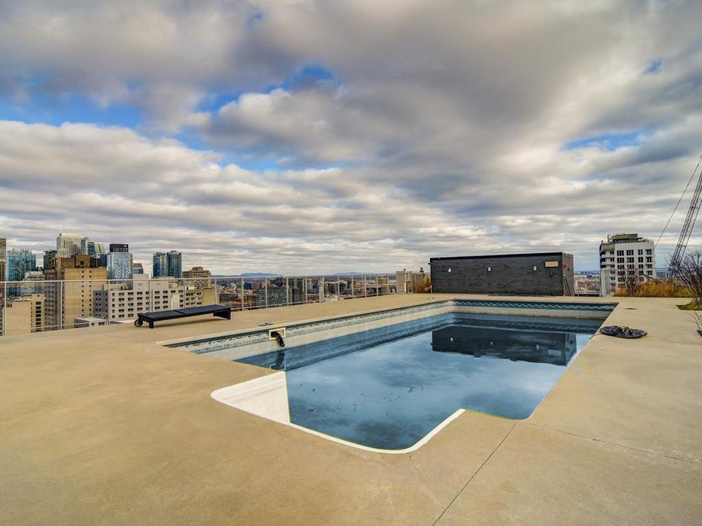 - 602-1414 Rue Chomedey, Montréal (Ville-Marie), QC - Outdoor With In Ground Pool With View