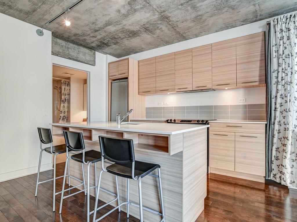 - 602-1414 Rue Chomedey, Montréal (Ville-Marie), QC - Indoor Photo Showing Kitchen With Upgraded Kitchen