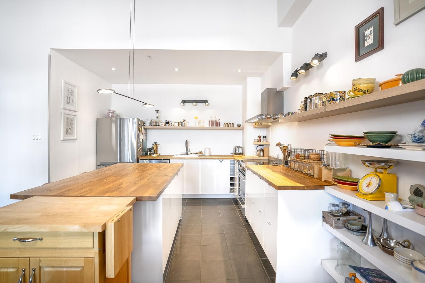 Cuisine - 415-2610 Av. Bennett, Montréal (Mercier/Hochelaga-Maisonneuve), QC - Indoor Photo Showing Kitchen