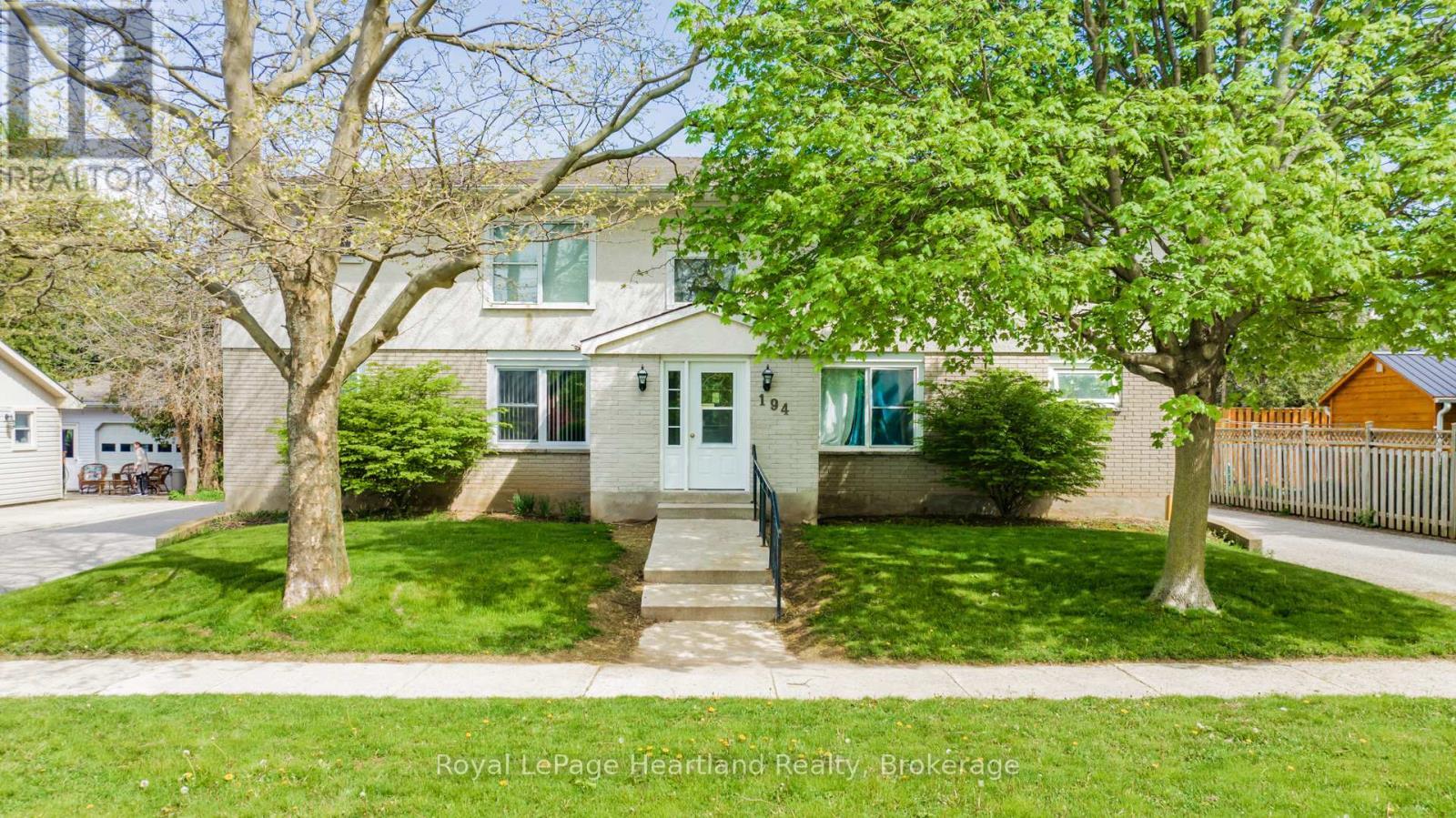 194 Bennett Street W, Goderich (Goderich (Town)), ON - Outdoor With Facade
