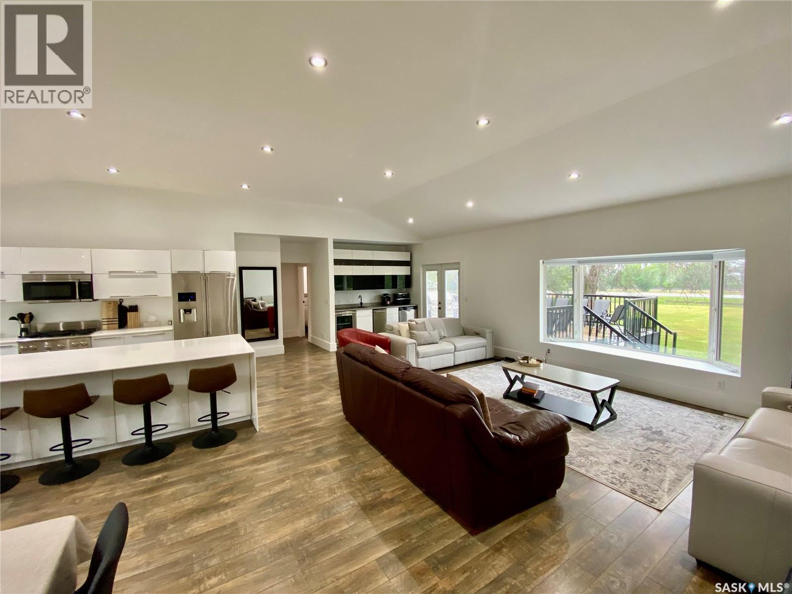 837 Prospect Avenue, Oxbow, SK - Indoor Photo Showing Living Room