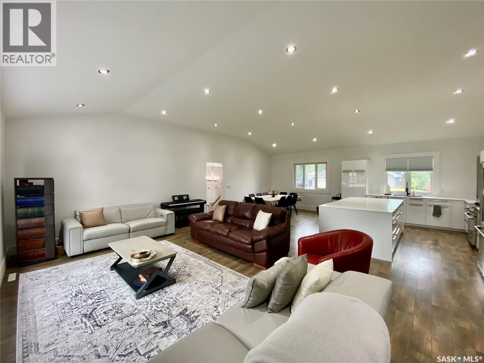 837 Prospect Avenue, Oxbow, SK - Indoor Photo Showing Living Room