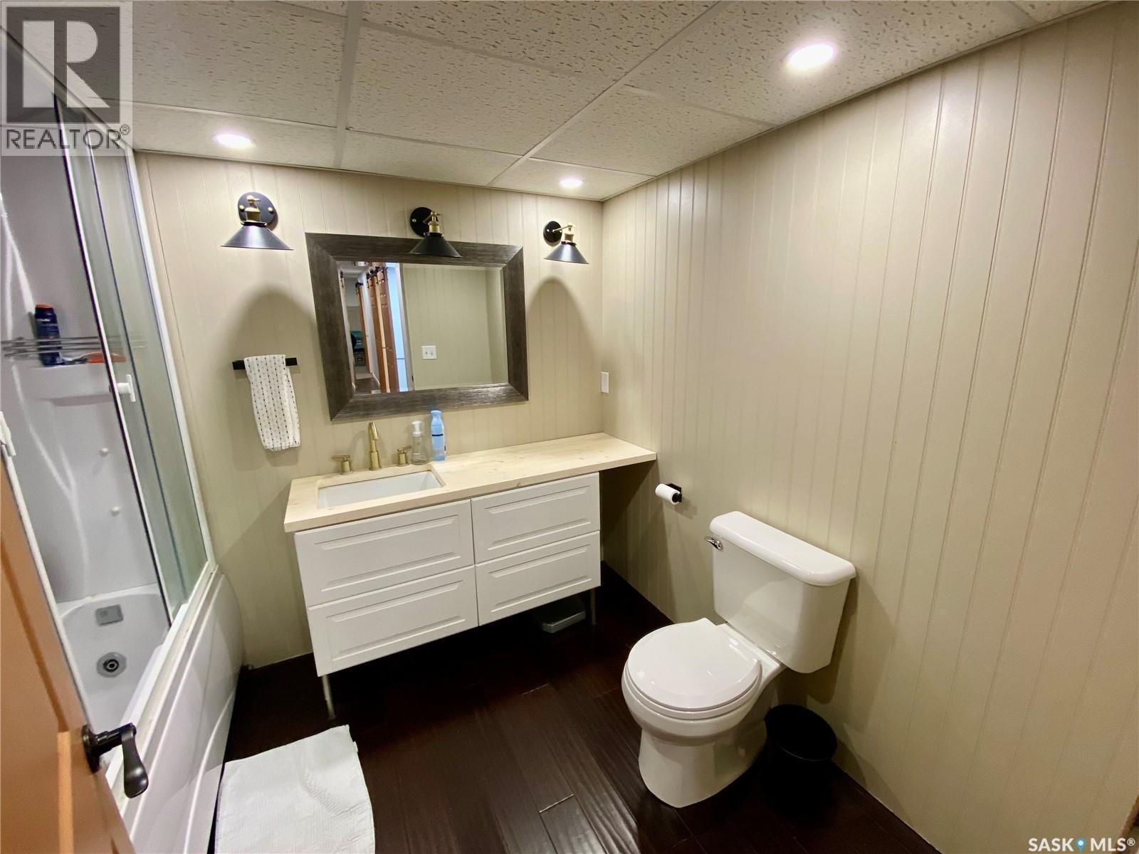837 Prospect Avenue, Oxbow, SK - Indoor Photo Showing Bathroom