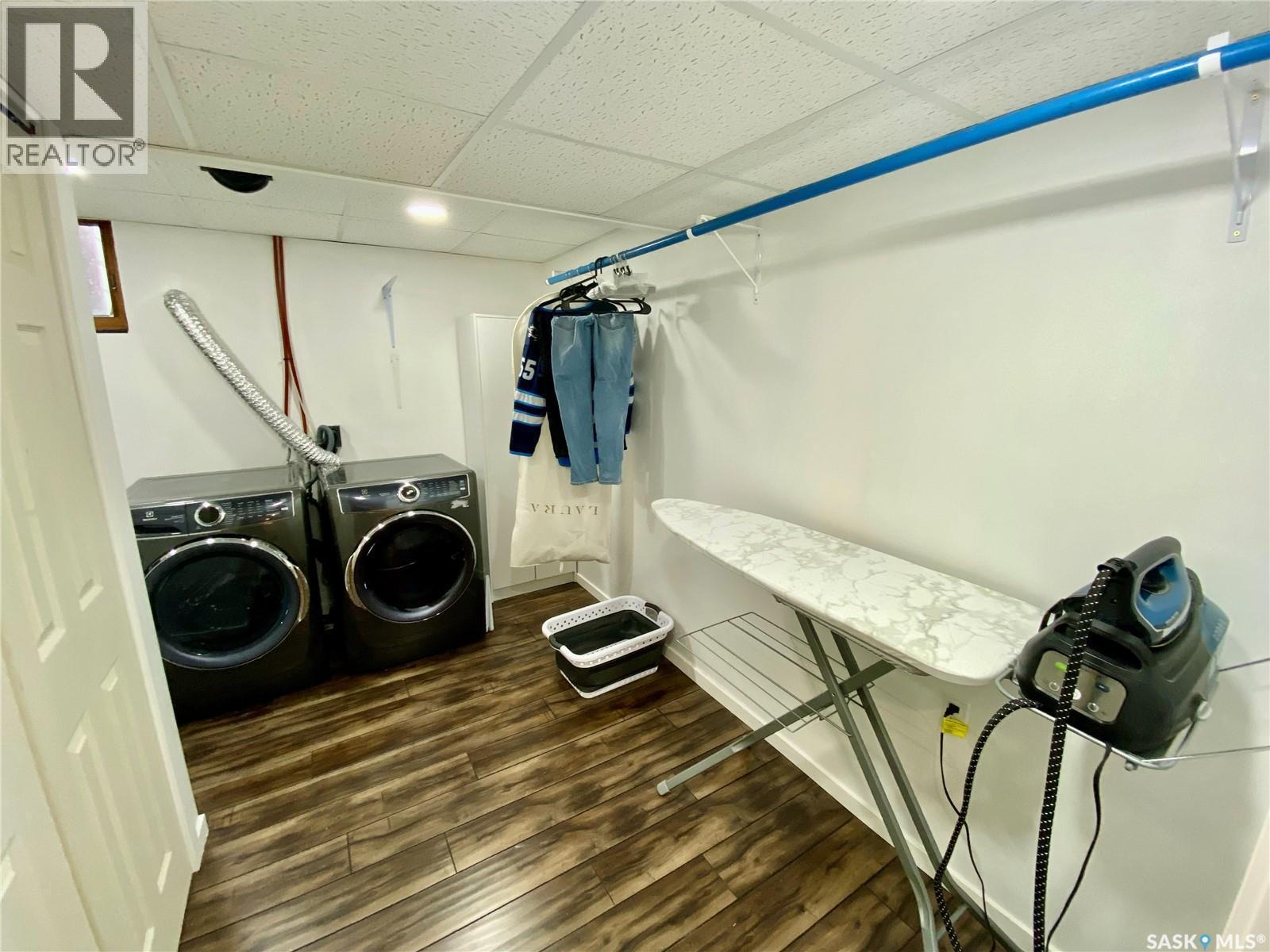 837 Prospect Avenue, Oxbow, SK - Indoor Photo Showing Laundry Room