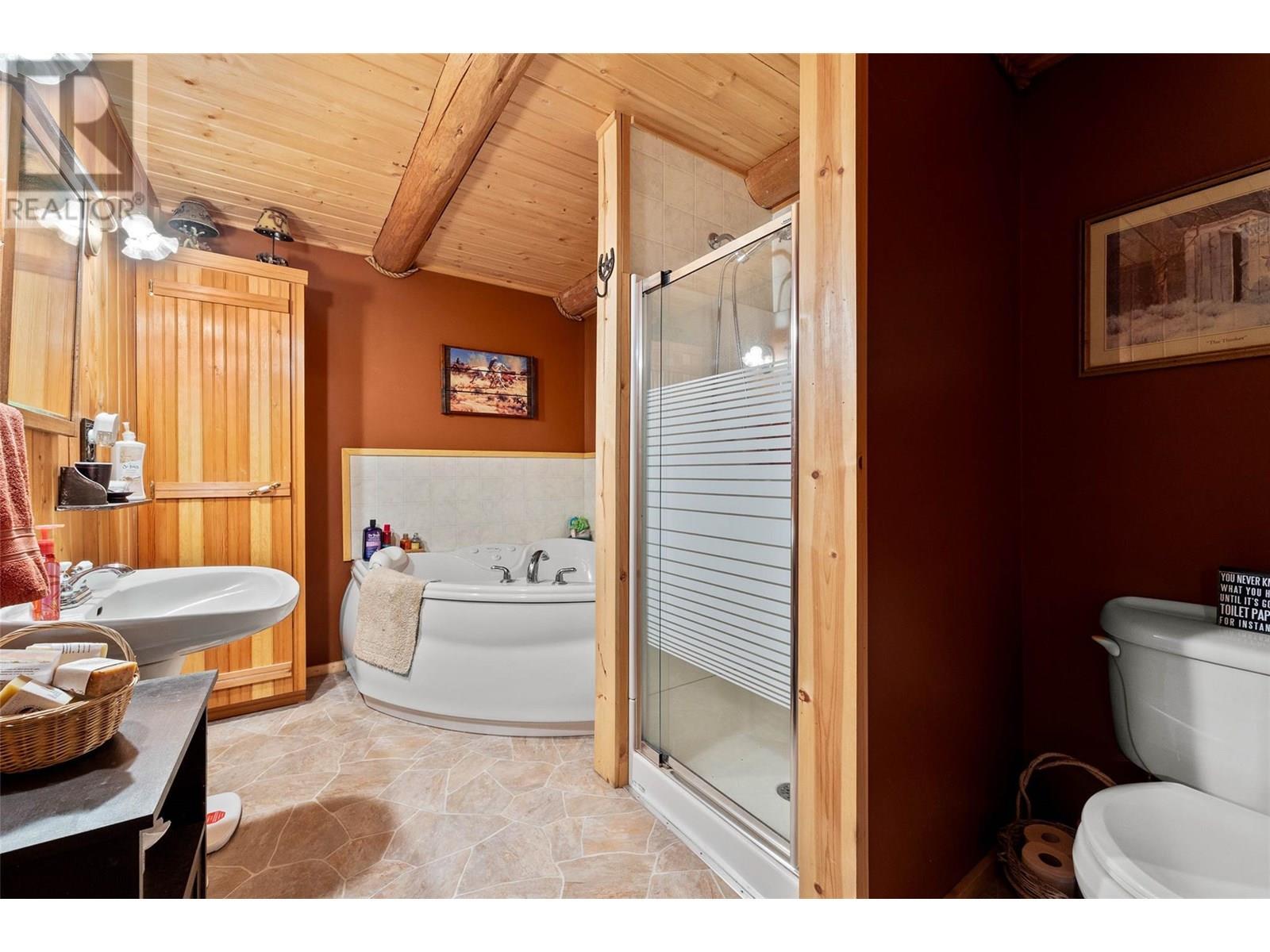 1190 Tomlin Road, Cache Creek, BC - Indoor Photo Showing Bathroom
