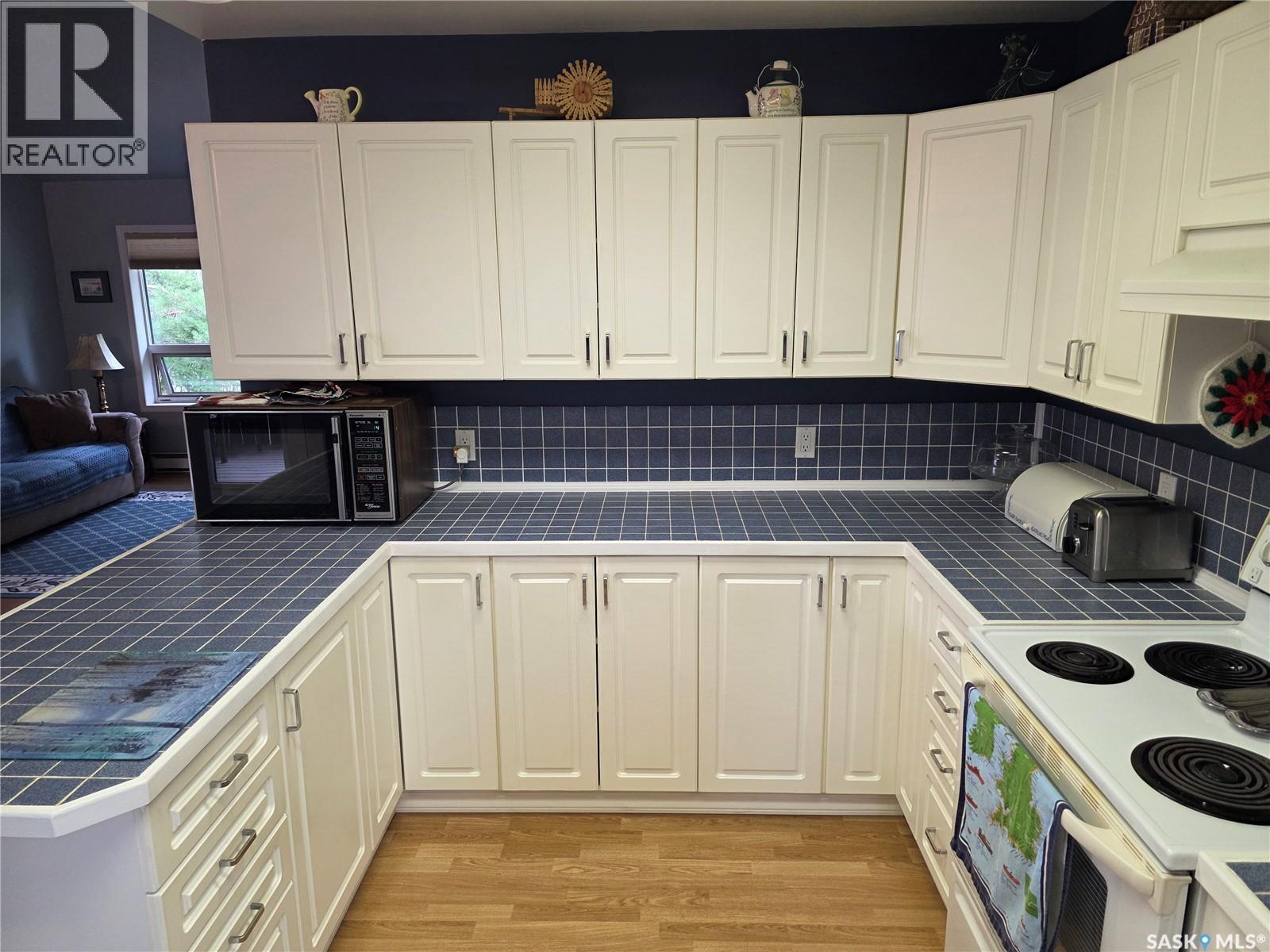504 Mistusinne Crescent, Mistusinne, SK - Indoor Photo Showing Kitchen