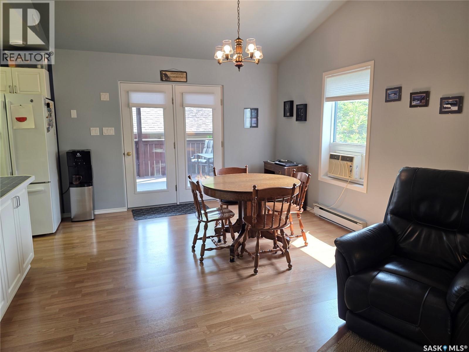 504 Mistusinne Crescent, Mistusinne, SK - Indoor Photo Showing Dining Room