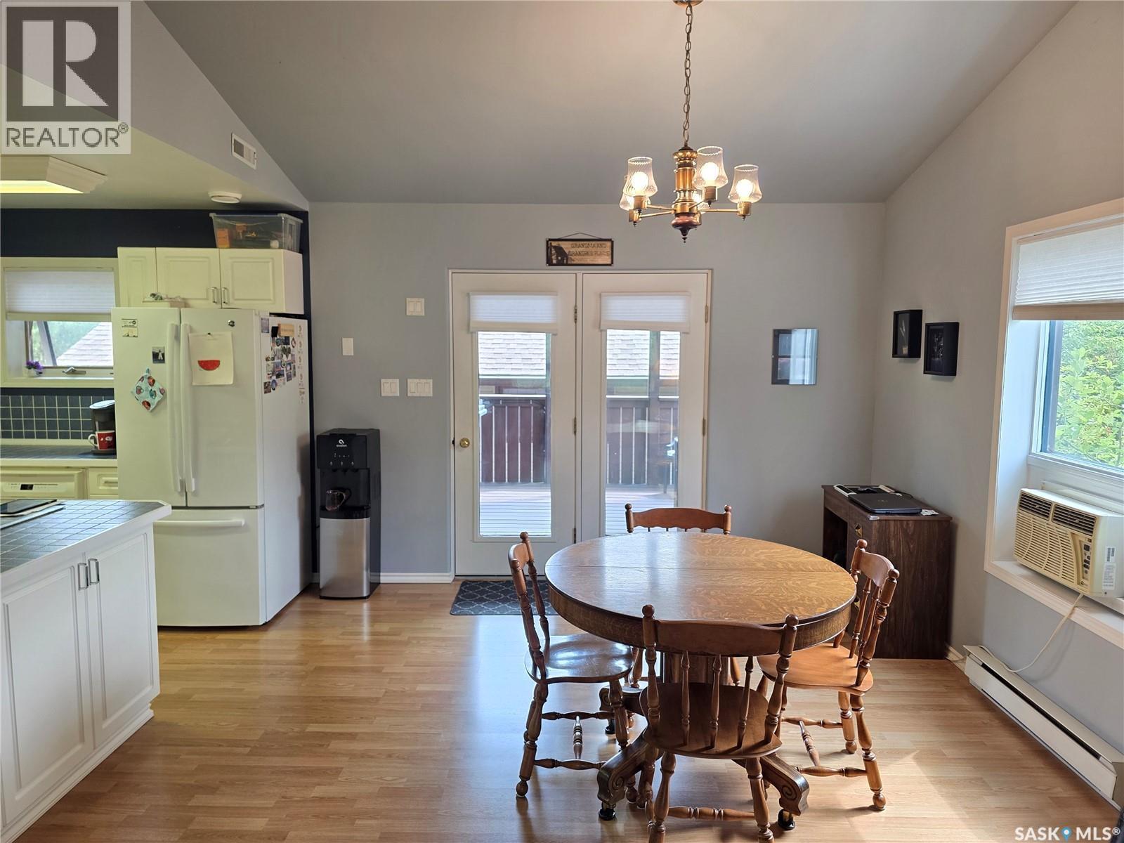 504 Mistusinne Crescent, Mistusinne, SK - Indoor Photo Showing Dining Room