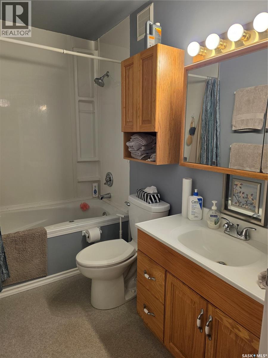504 Mistusinne Crescent, Mistusinne, SK - Indoor Photo Showing Bathroom