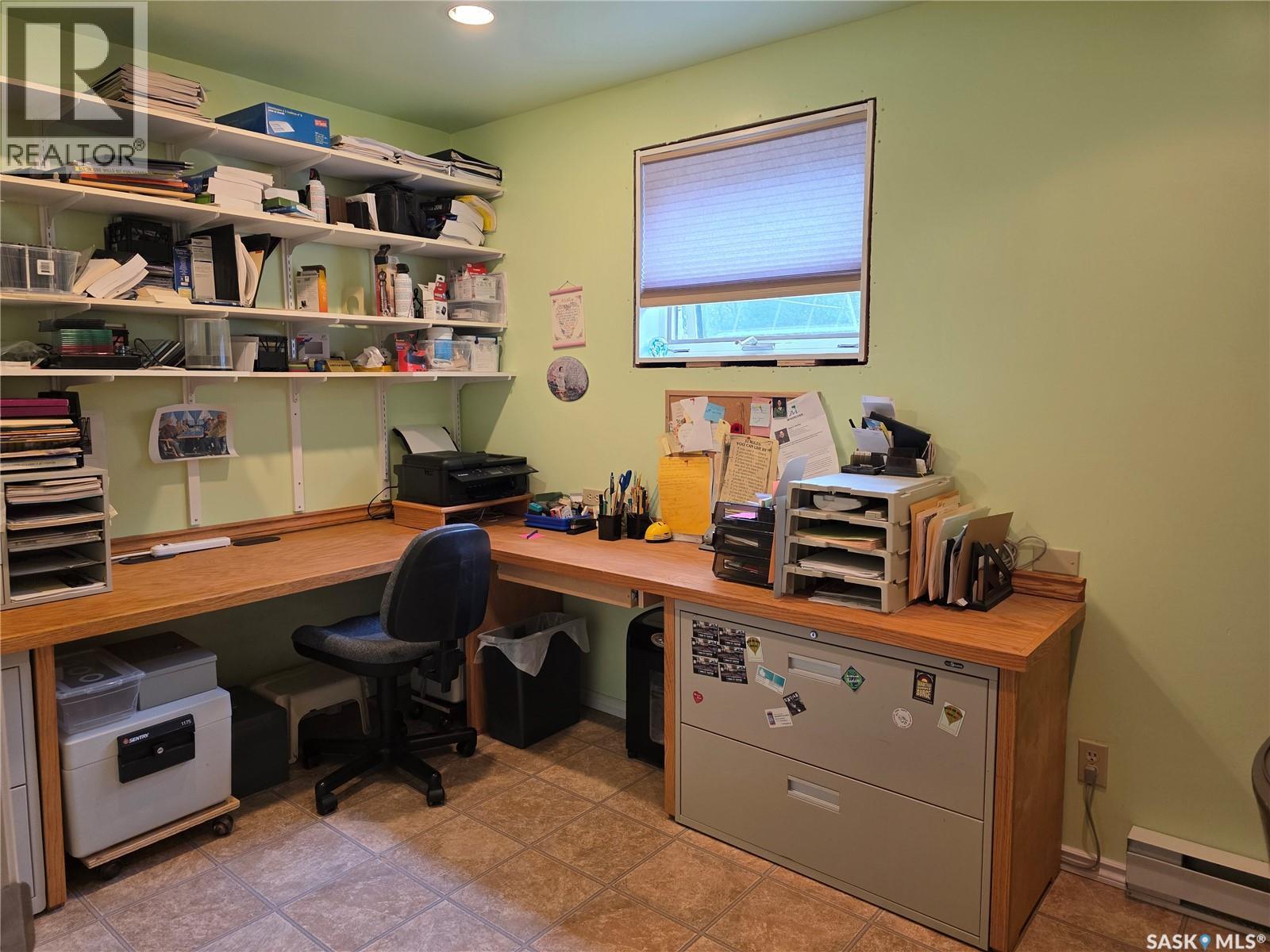 504 Mistusinne Crescent, Mistusinne, SK - Indoor Photo Showing Office