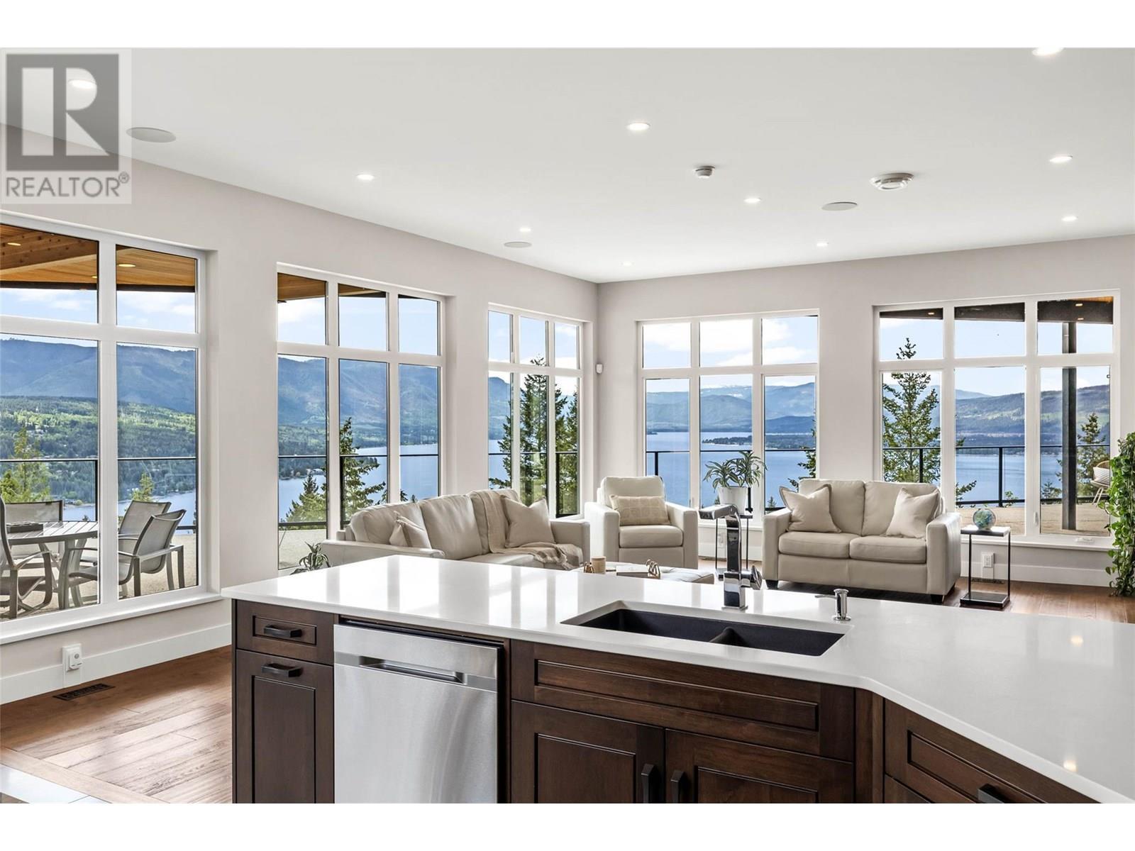 3655 Mcbride Road, Blind Bay, BC - Indoor