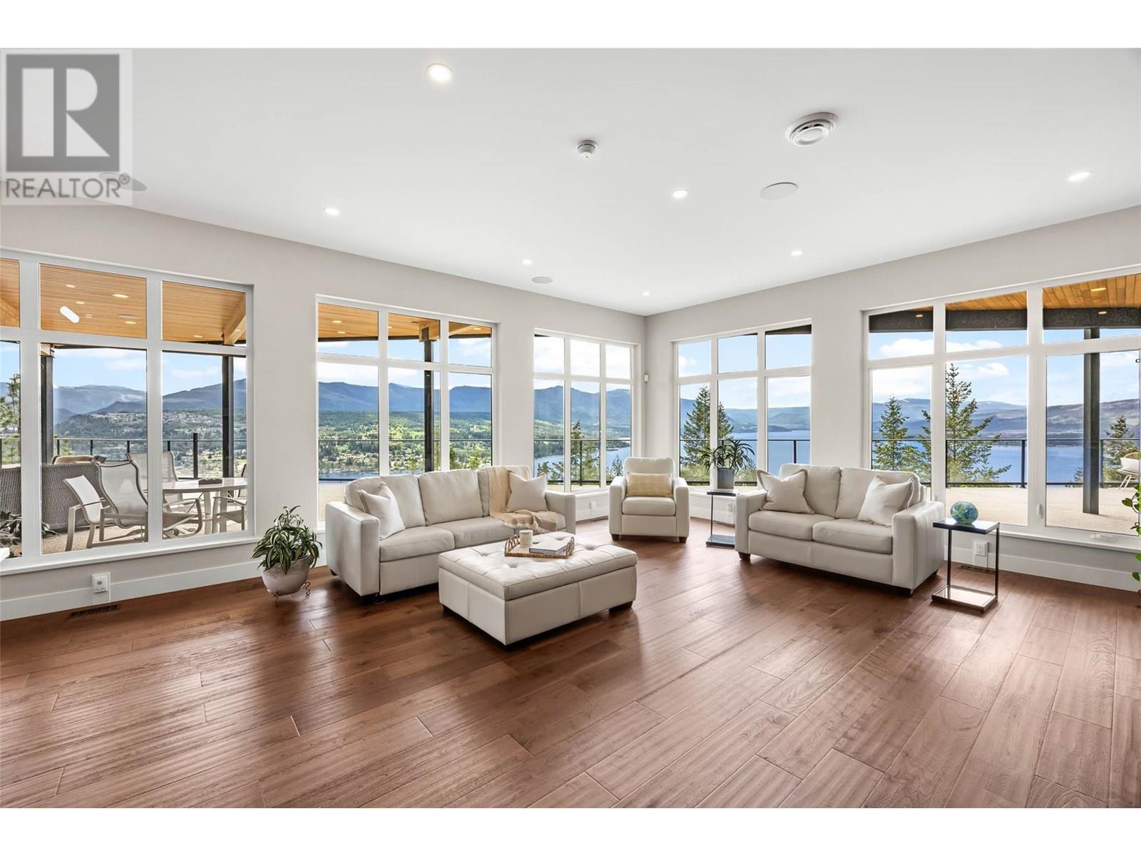 3655 Mcbride Road, Blind Bay, BC - Indoor Photo Showing Living Room