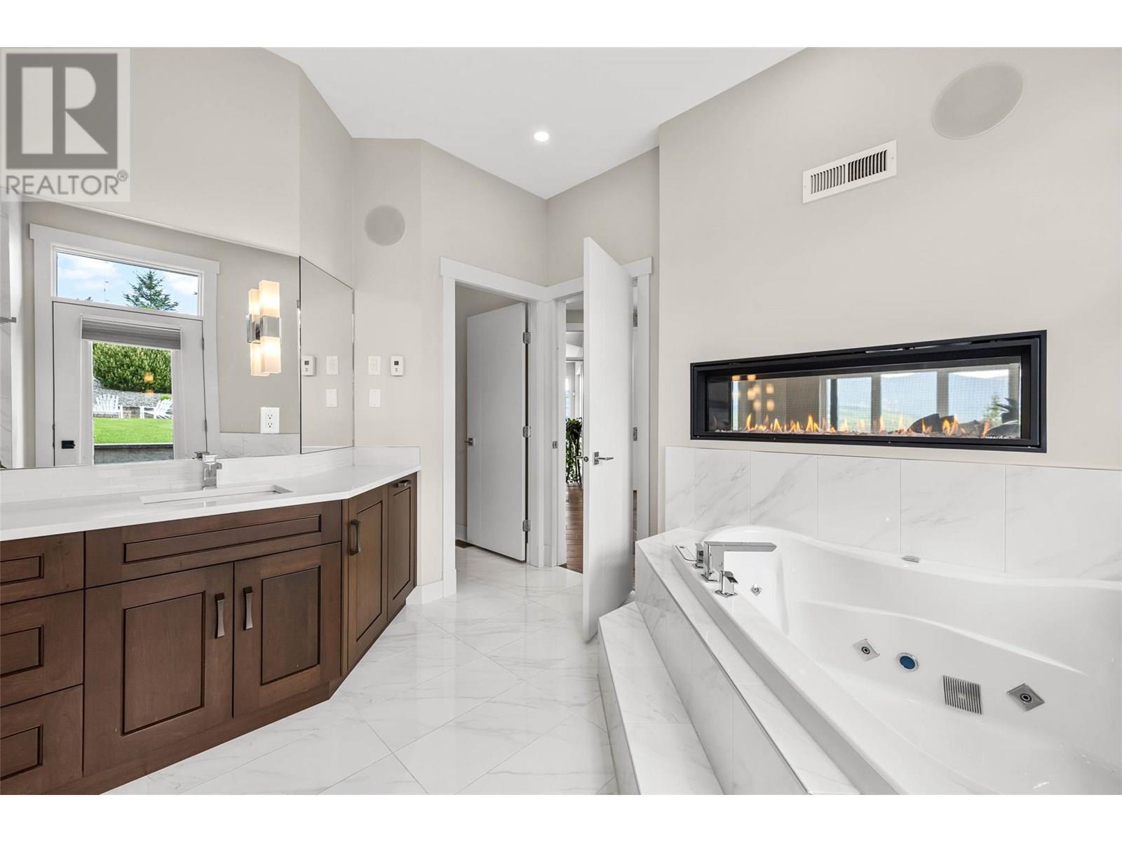 3655 Mcbride Road, Blind Bay, BC - Indoor Photo Showing Bathroom
