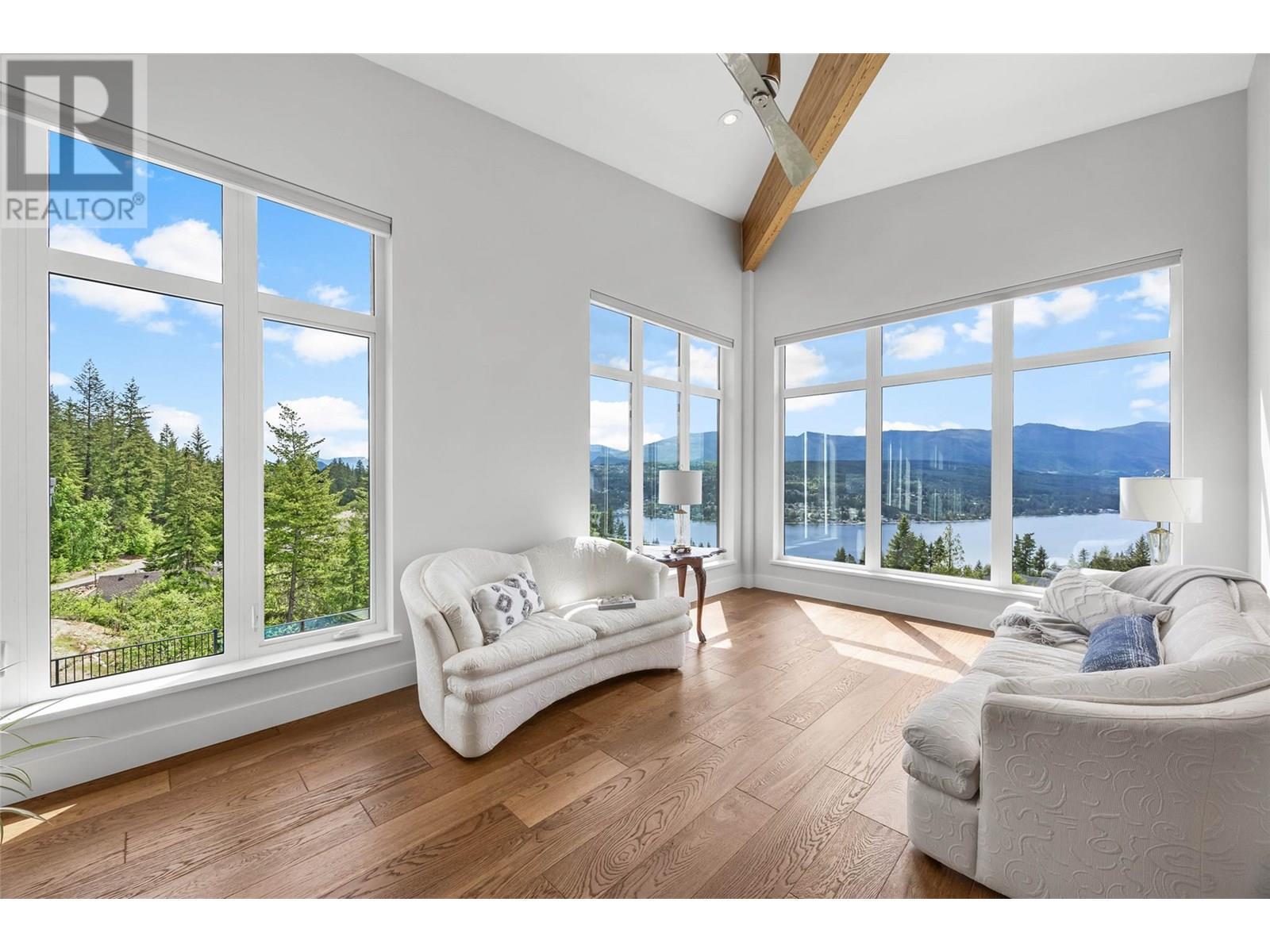 3655 Mcbride Road, Blind Bay, BC - Indoor Photo Showing Living Room