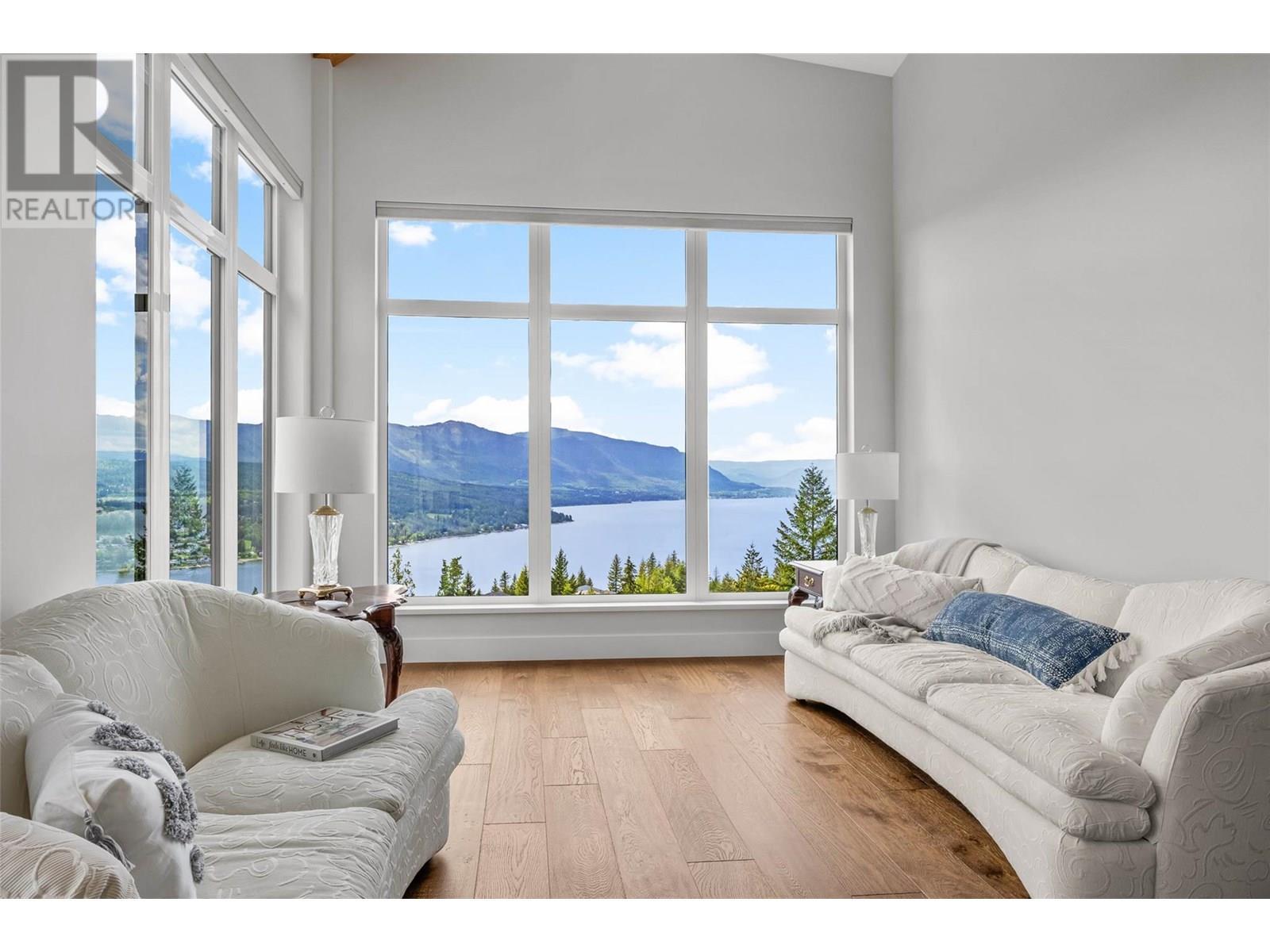 3655 Mcbride Road, Blind Bay, BC - Indoor Photo Showing Living Room