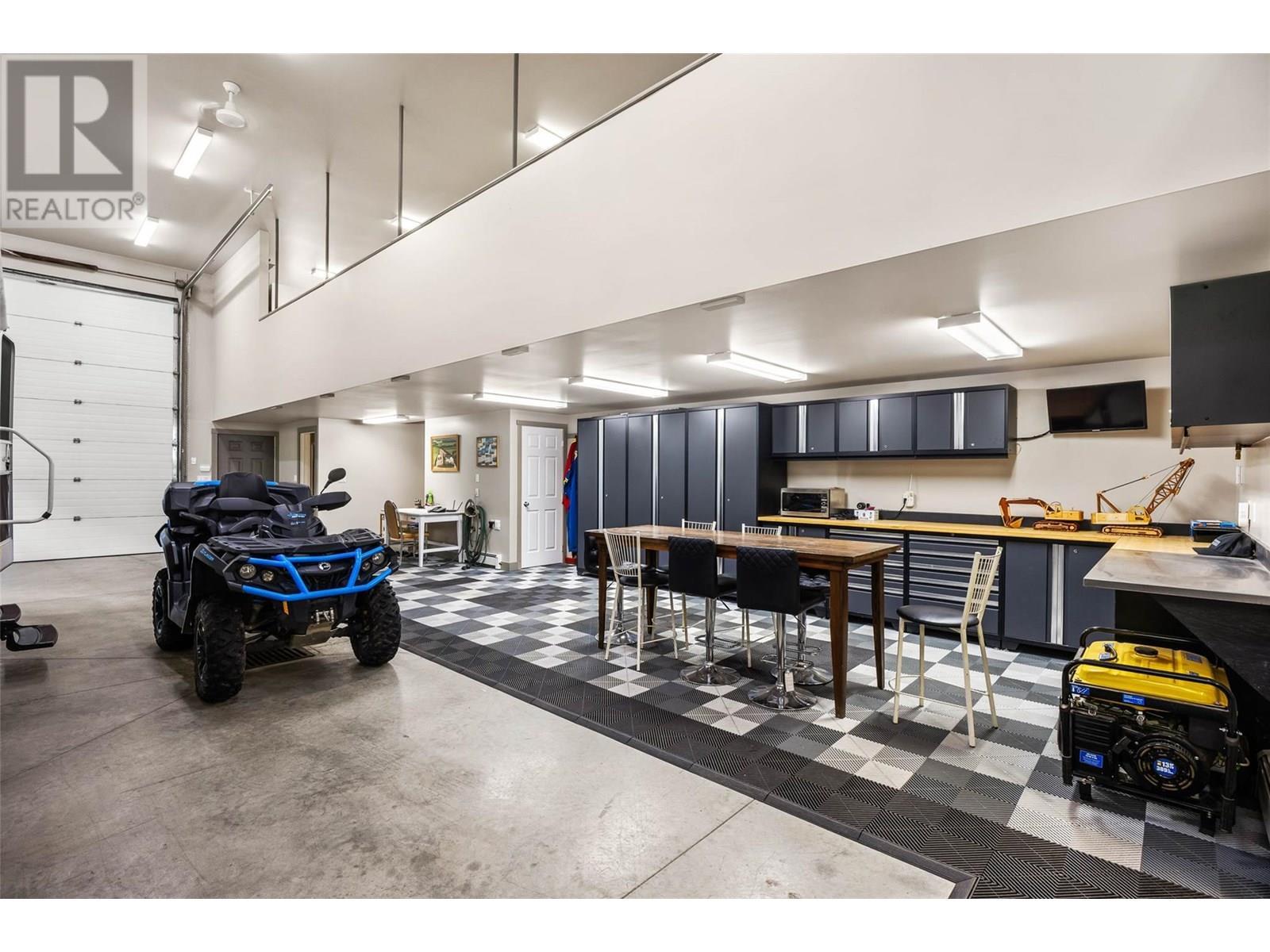 3655 Mcbride Road, Blind Bay, BC - Indoor