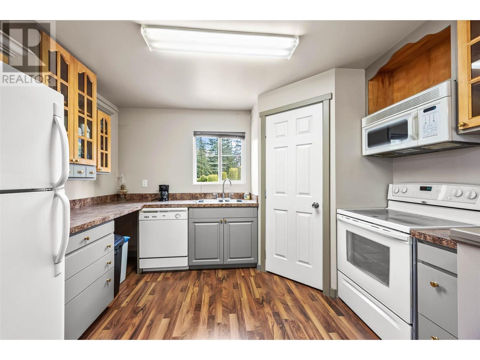 3655 Mcbride Road, Blind Bay, BC - Indoor Photo Showing Kitchen With Double Sink