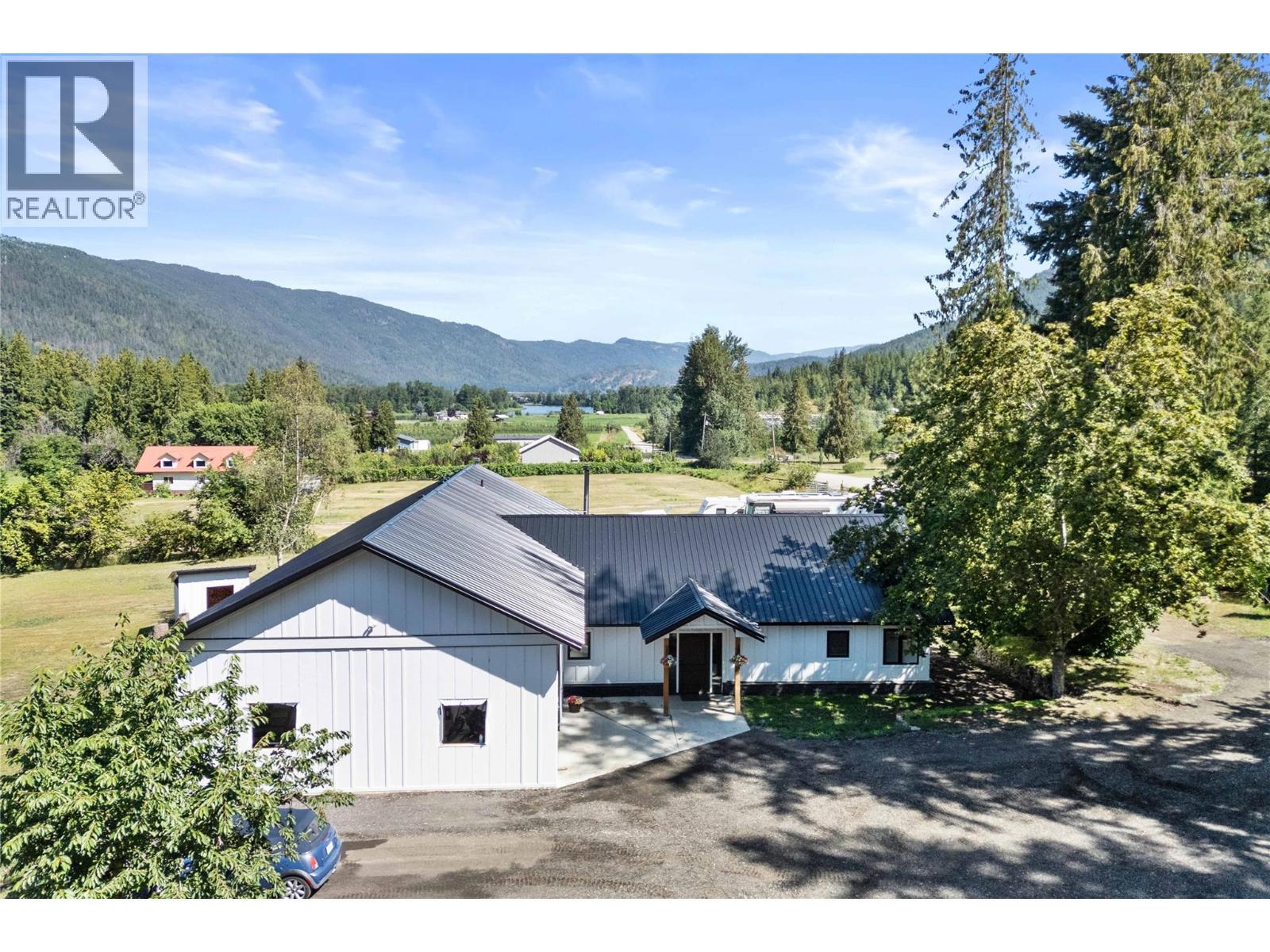 22 Parsons Road, Mara, BC - Outdoor