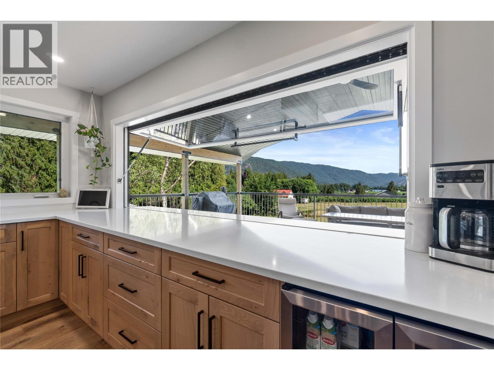 22 Parsons Road, Mara, BC - Indoor Photo Showing Kitchen