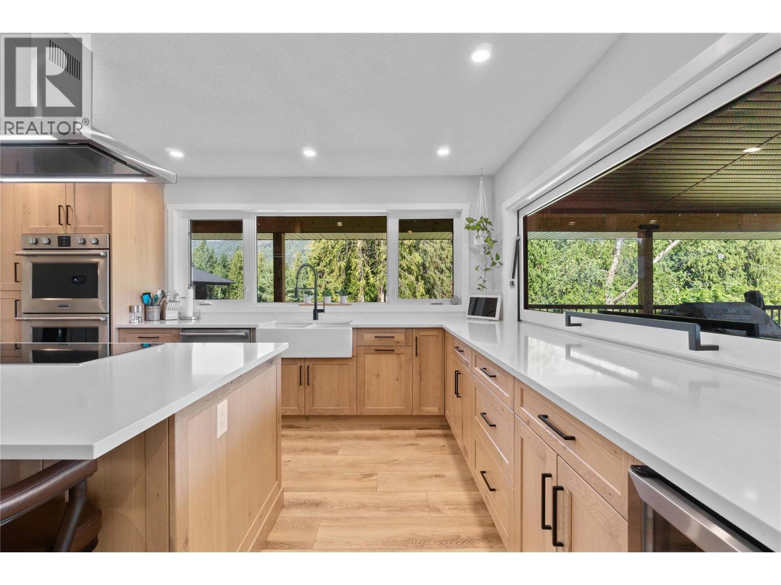 22 Parsons Road, Mara, BC - Indoor Photo Showing Kitchen