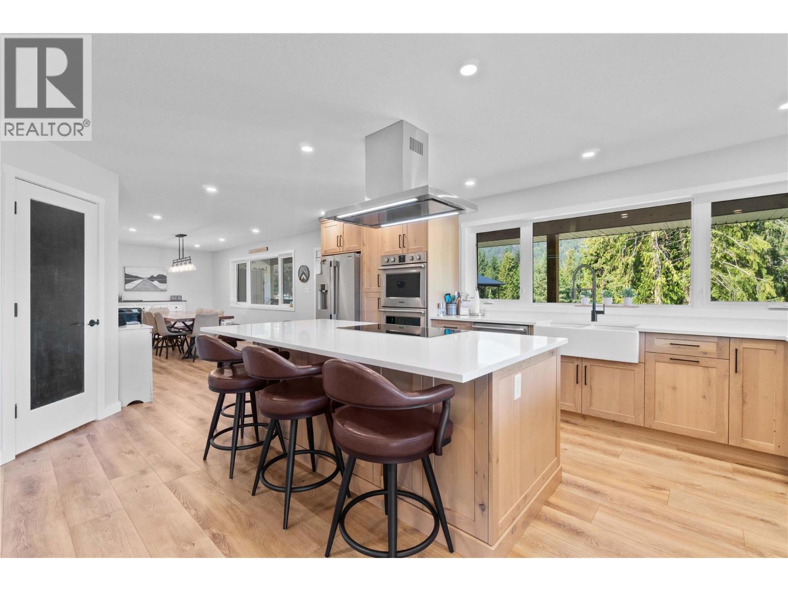 22 Parsons Road, Mara, BC - Indoor Photo Showing Kitchen With Upgraded Kitchen