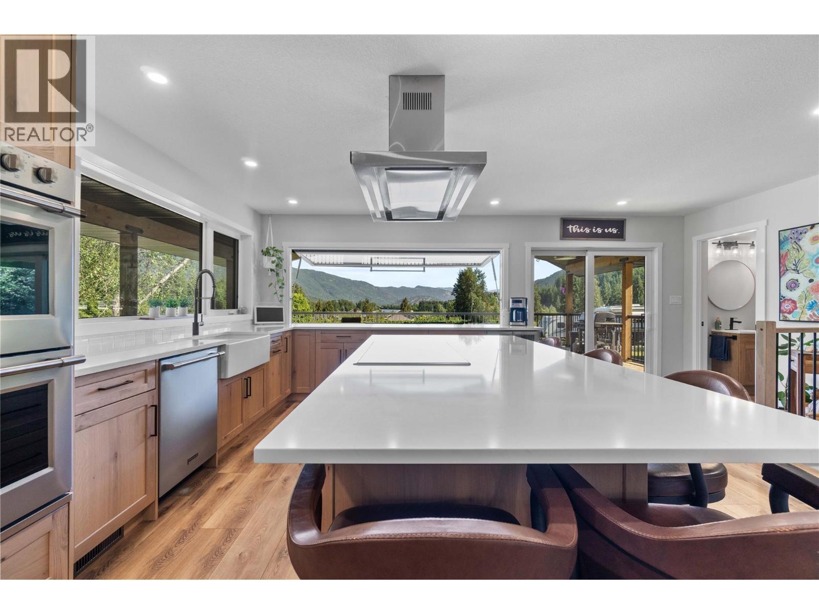 22 Parsons Road, Mara, BC - Indoor Photo Showing Kitchen With Upgraded Kitchen