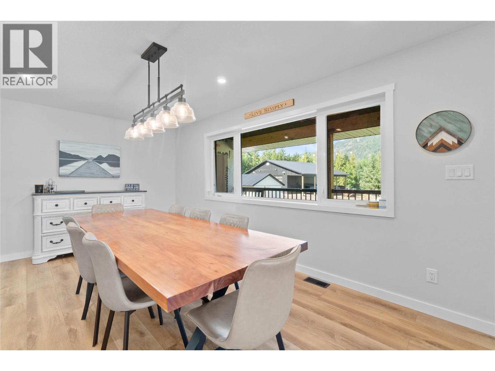 22 Parsons Road, Mara, BC - Indoor Photo Showing Dining Room