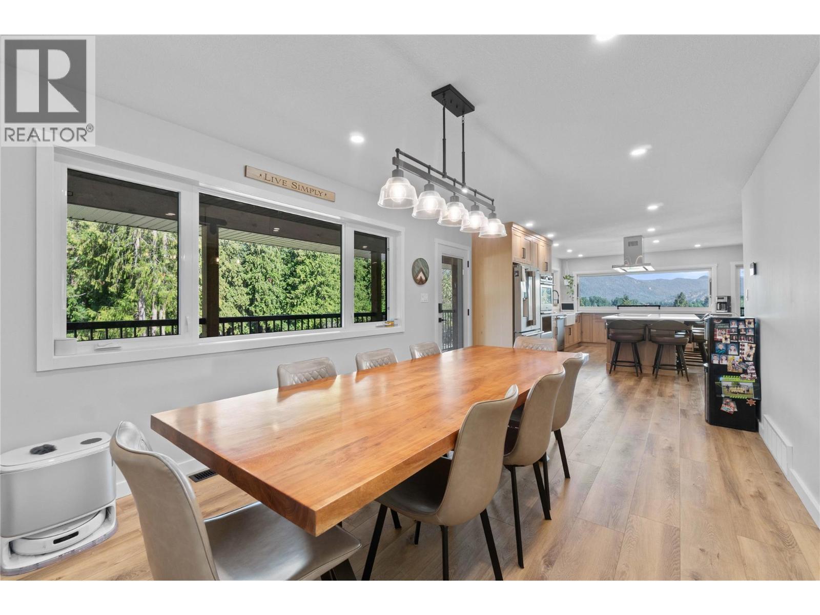 22 Parsons Road, Mara, BC - Indoor Photo Showing Dining Room