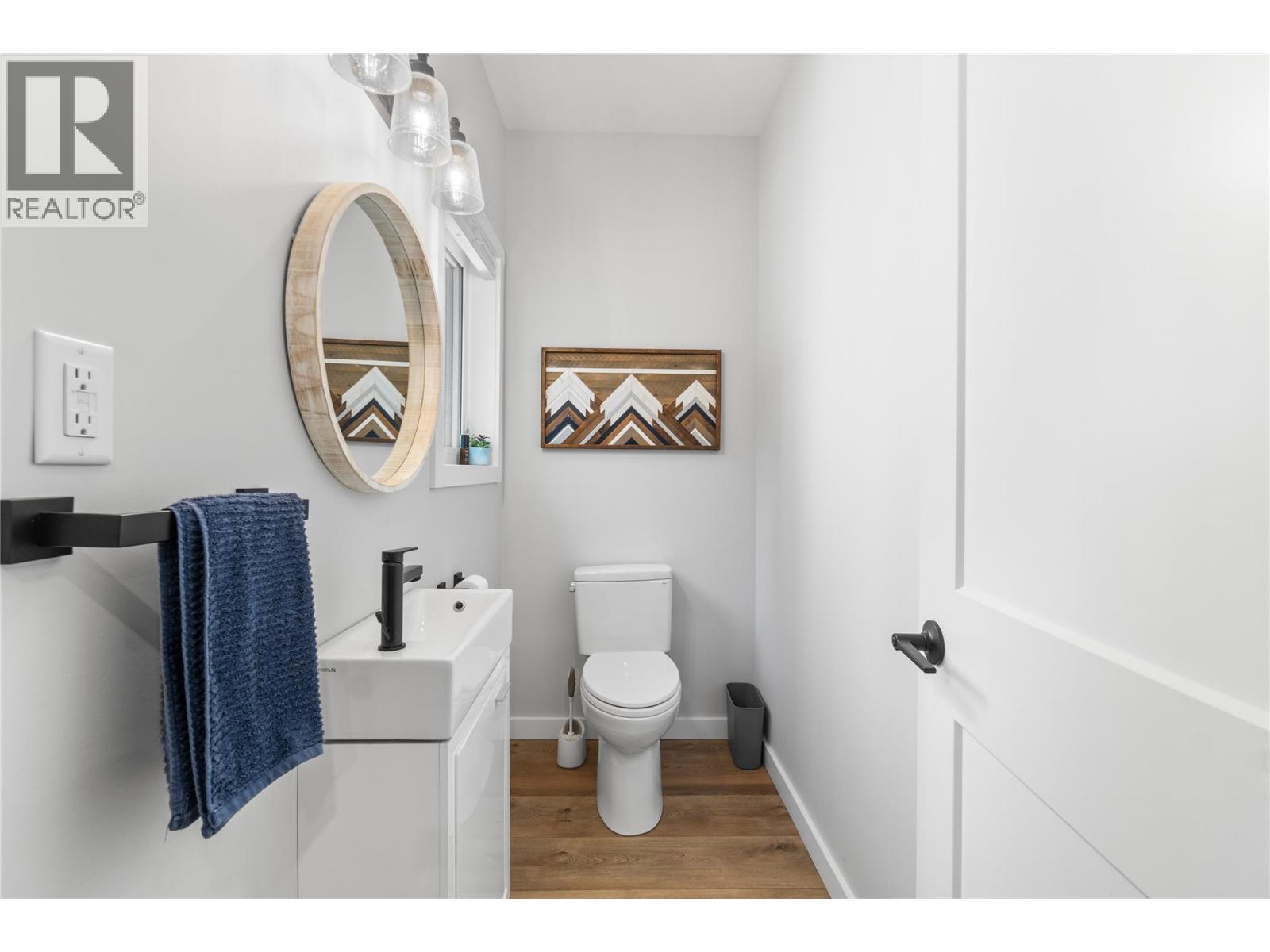 Entry Half Bathroom - 22 Parsons Road, Mara, BC - Indoor Photo Showing Bathroom