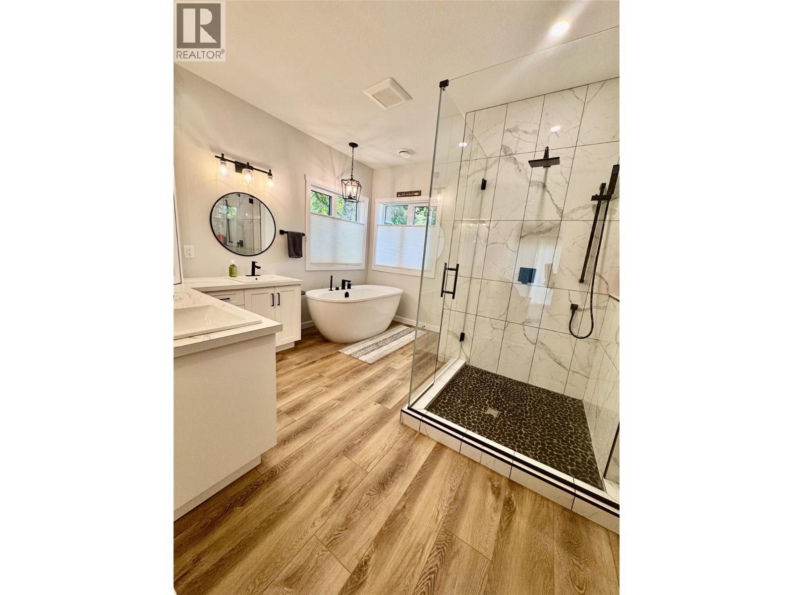 22 Parsons Road, Mara, BC - Indoor Photo Showing Bathroom