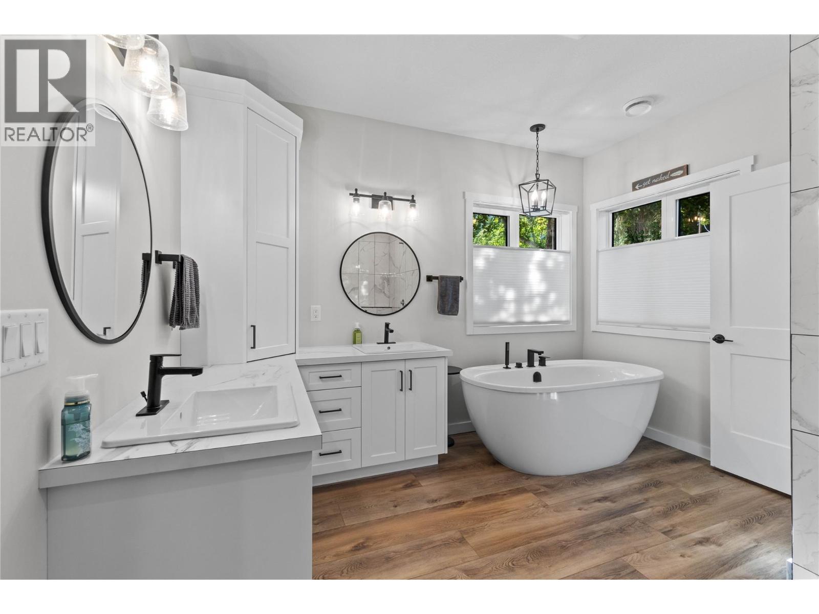 Primary Ensuite - 22 Parsons Road, Mara, BC - Indoor Photo Showing Bathroom