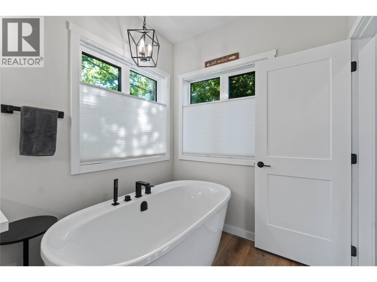 22 Parsons Road, Mara, BC - Indoor Photo Showing Bathroom