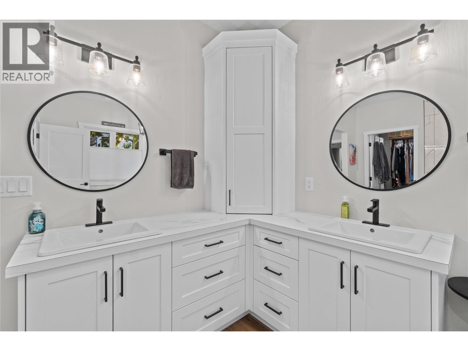 22 Parsons Road, Mara, BC - Indoor Photo Showing Bathroom