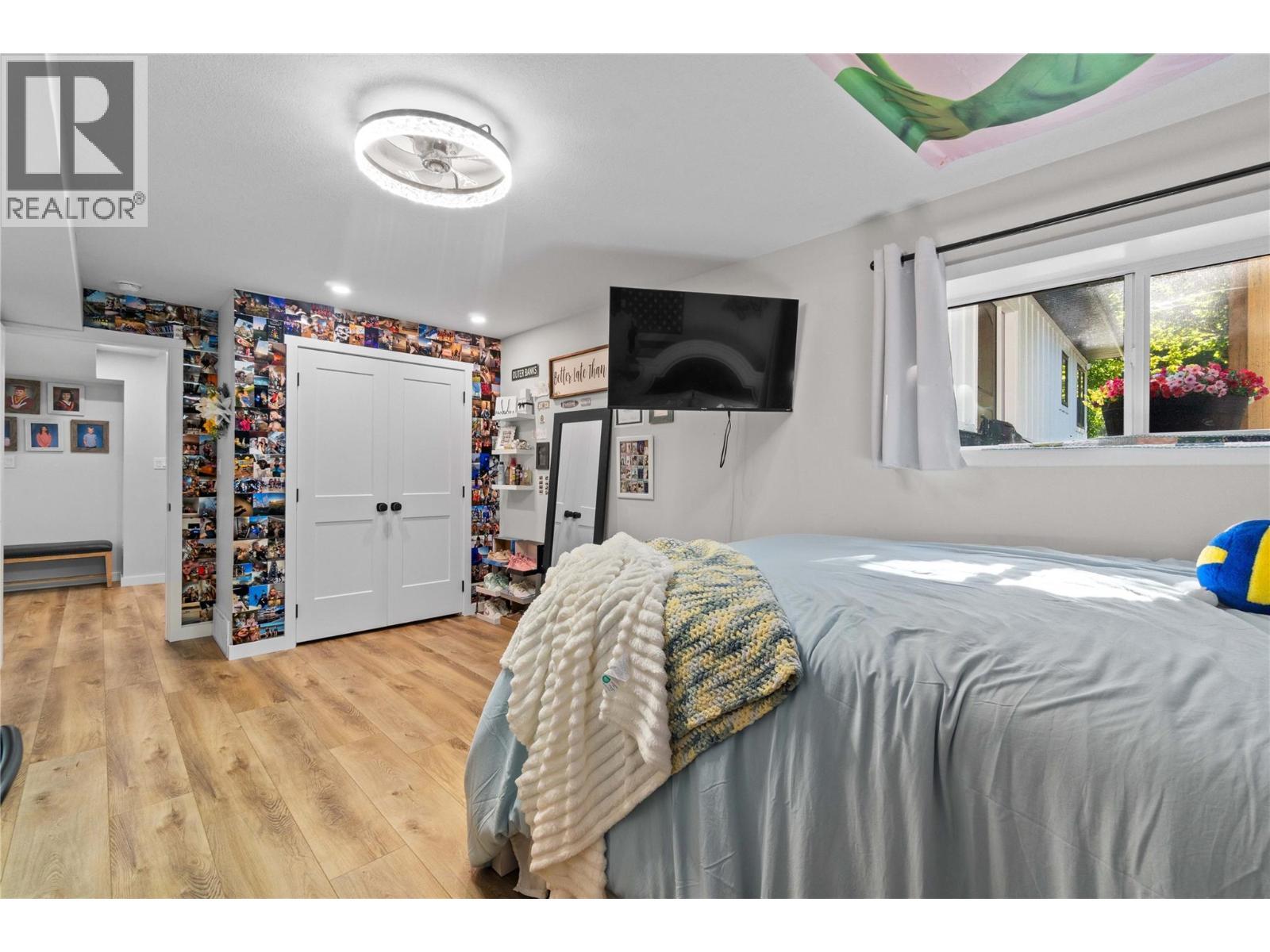 22 Parsons Road, Mara, BC - Indoor Photo Showing Bedroom