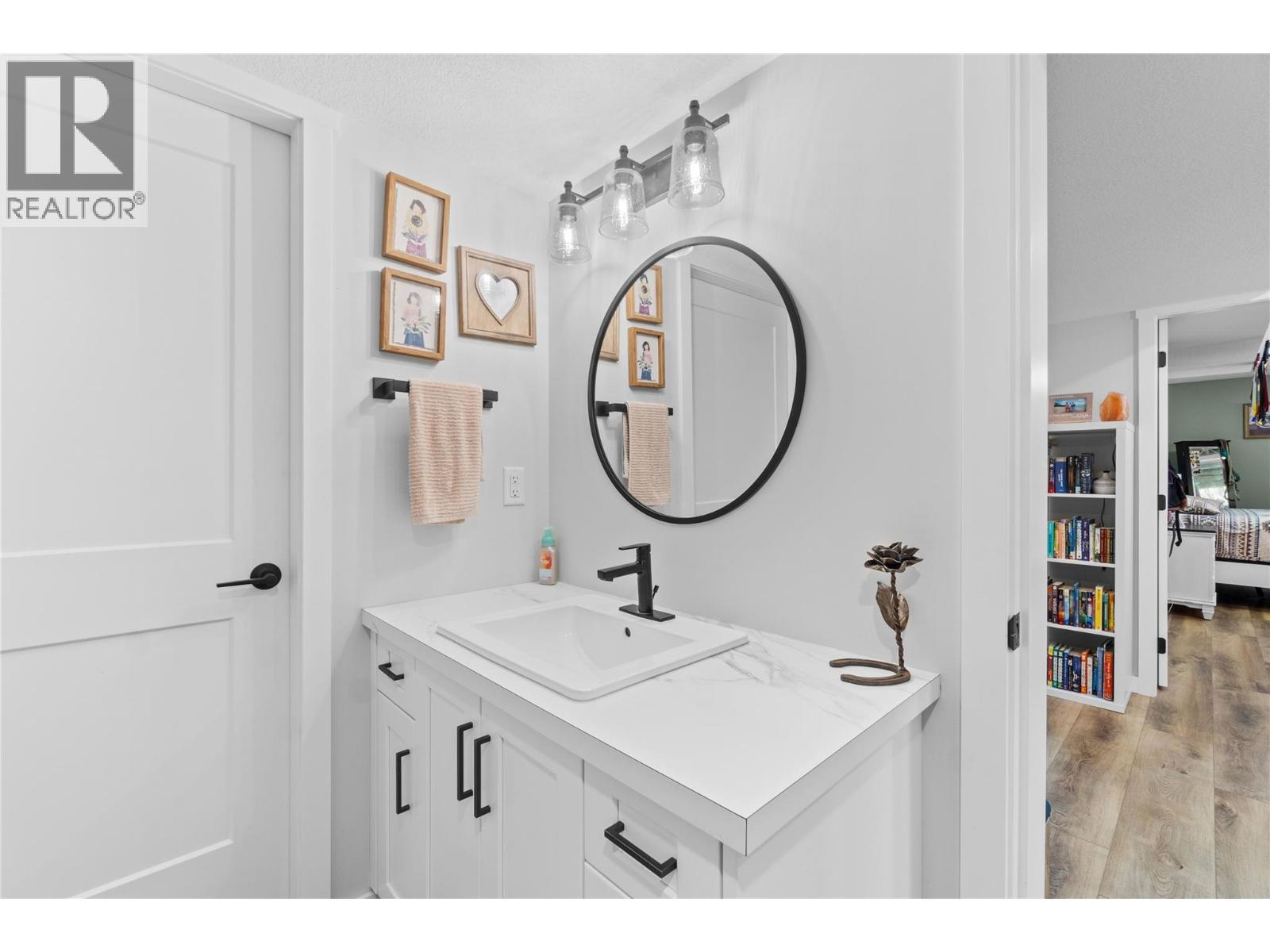 22 Parsons Road, Mara, BC - Indoor Photo Showing Other Room