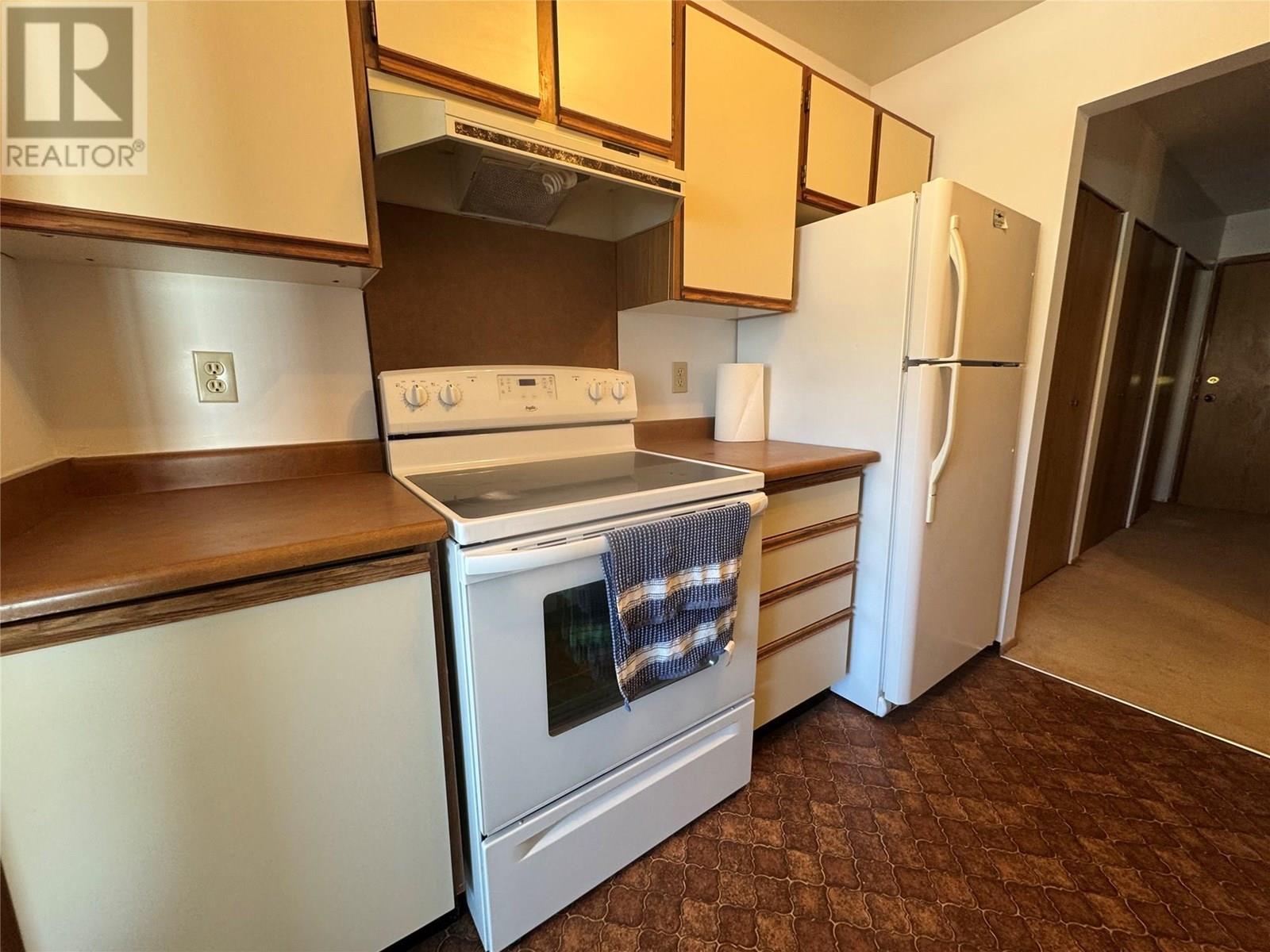 340 Northgate Unit# 317, Tumbler Ridge, BC - Indoor Photo Showing Kitchen