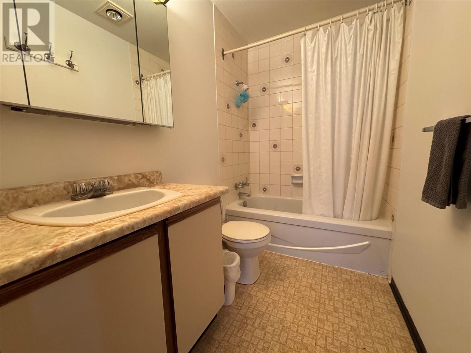 340 Northgate Unit# 317, Tumbler Ridge, BC - Indoor Photo Showing Bathroom