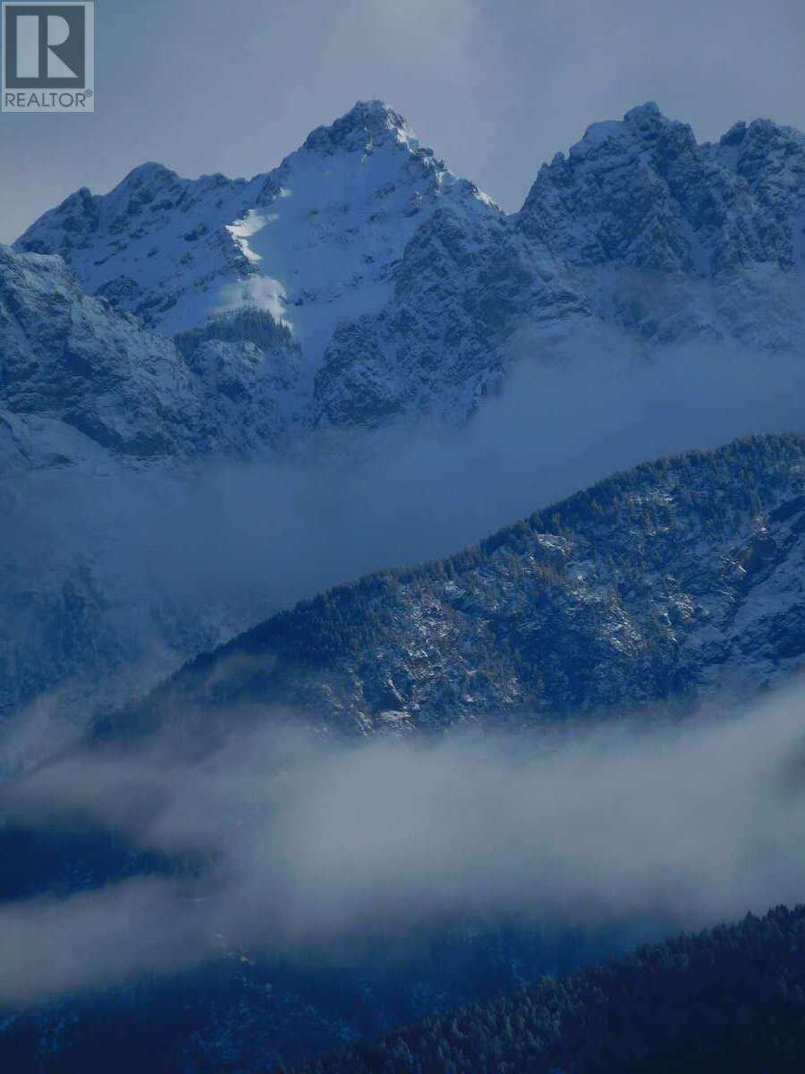 6074 Bella Vista Boulevard, Fairmont Hot Springs, BC