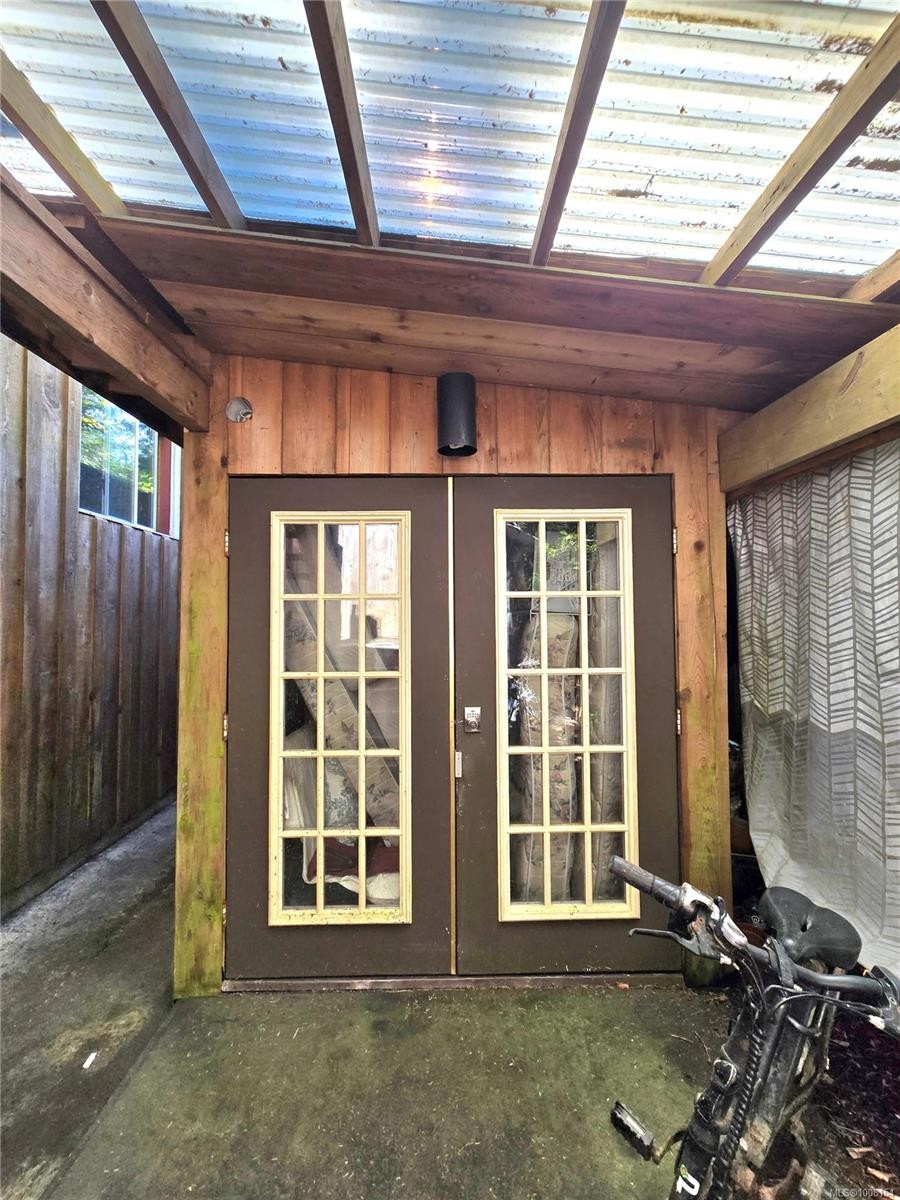 1294 Lynn Rd, Tofino, BC