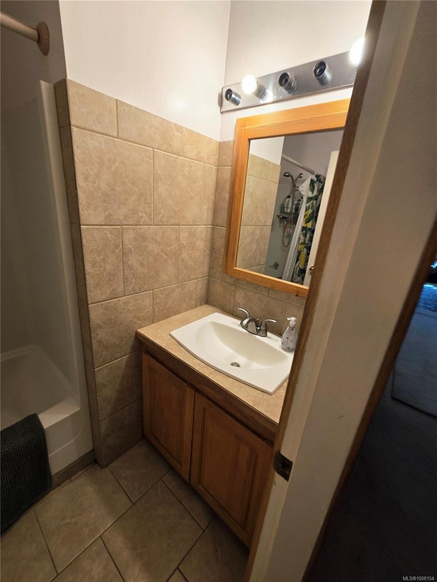 1294 Lynn Rd, Tofino, BC