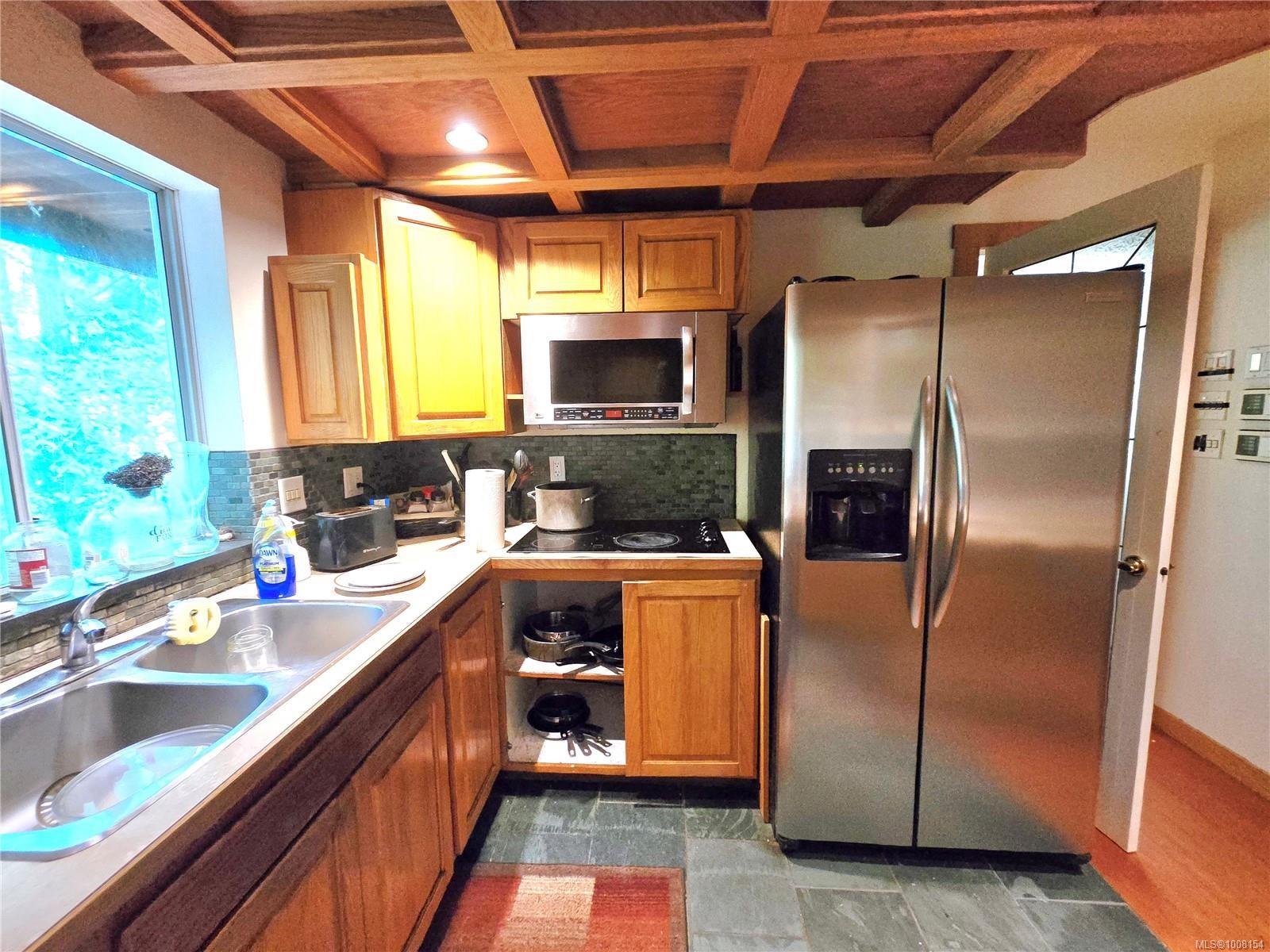 1294 Lynn Rd, Tofino, BC