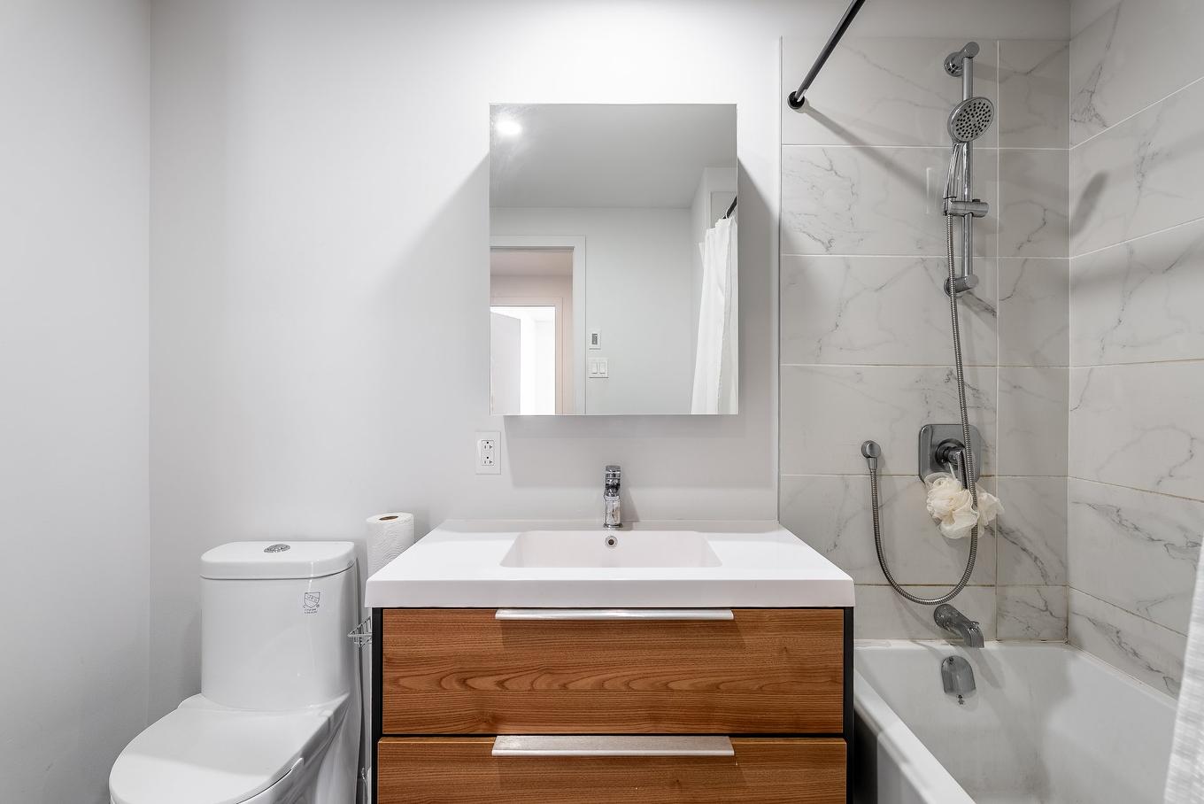 Bathroom - 504-1431 Av. De La Gare, Mascouche, QC - Indoor Photo Showing Bathroom