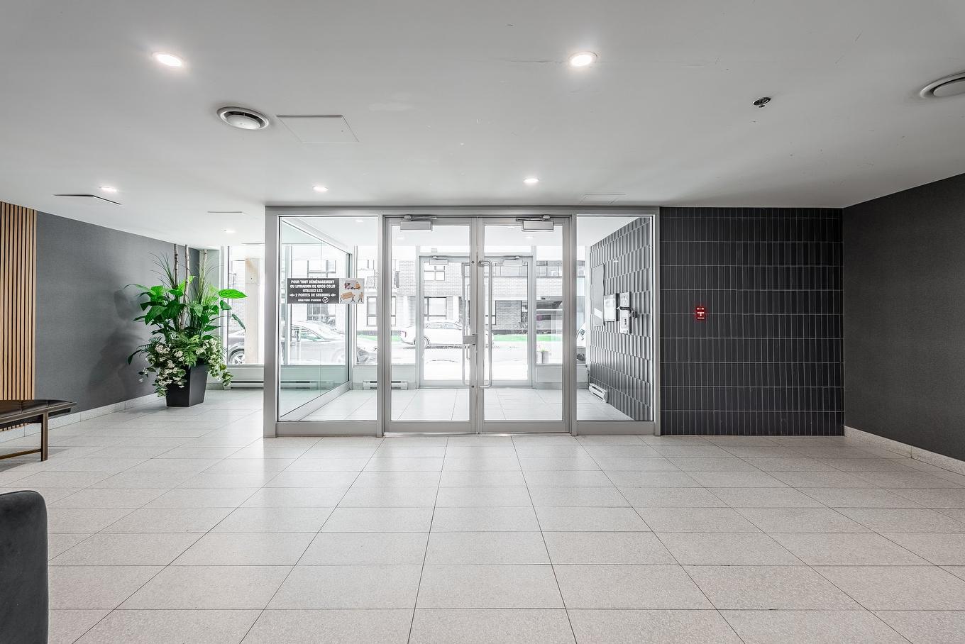 Hall - 504-1431 Av. De La Gare, Mascouche, QC - Indoor Photo Showing Other Room