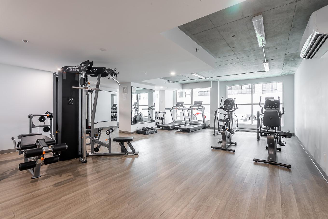 Exercise room - 504-1431 Av. De La Gare, Mascouche, QC - Indoor Photo Showing Gym Room