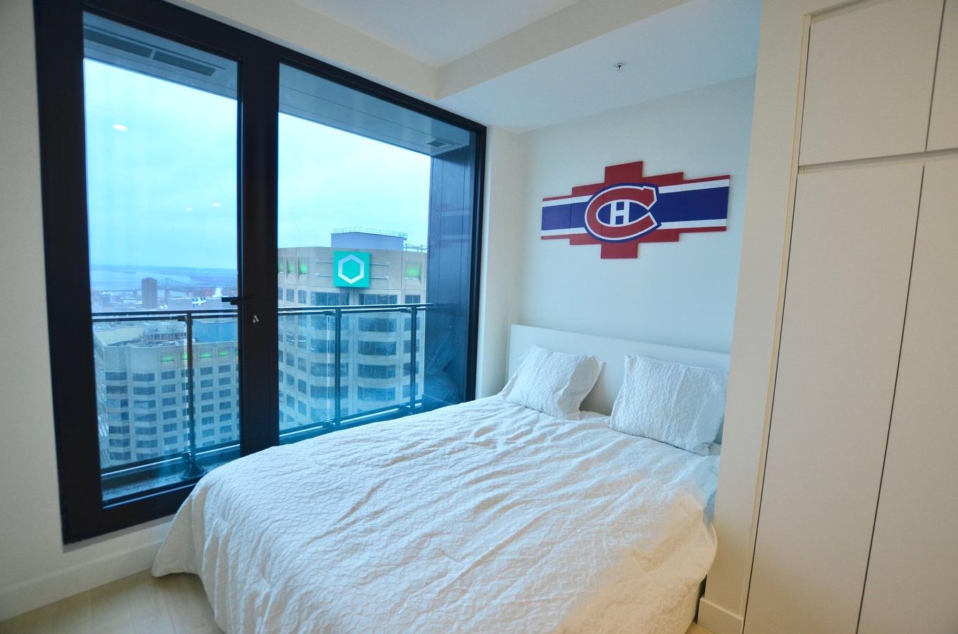 Bridge crane - 4714-1210 Rue Jeanne-Mance, Montréal (Ville-Marie), QC - Indoor Photo Showing Bedroom